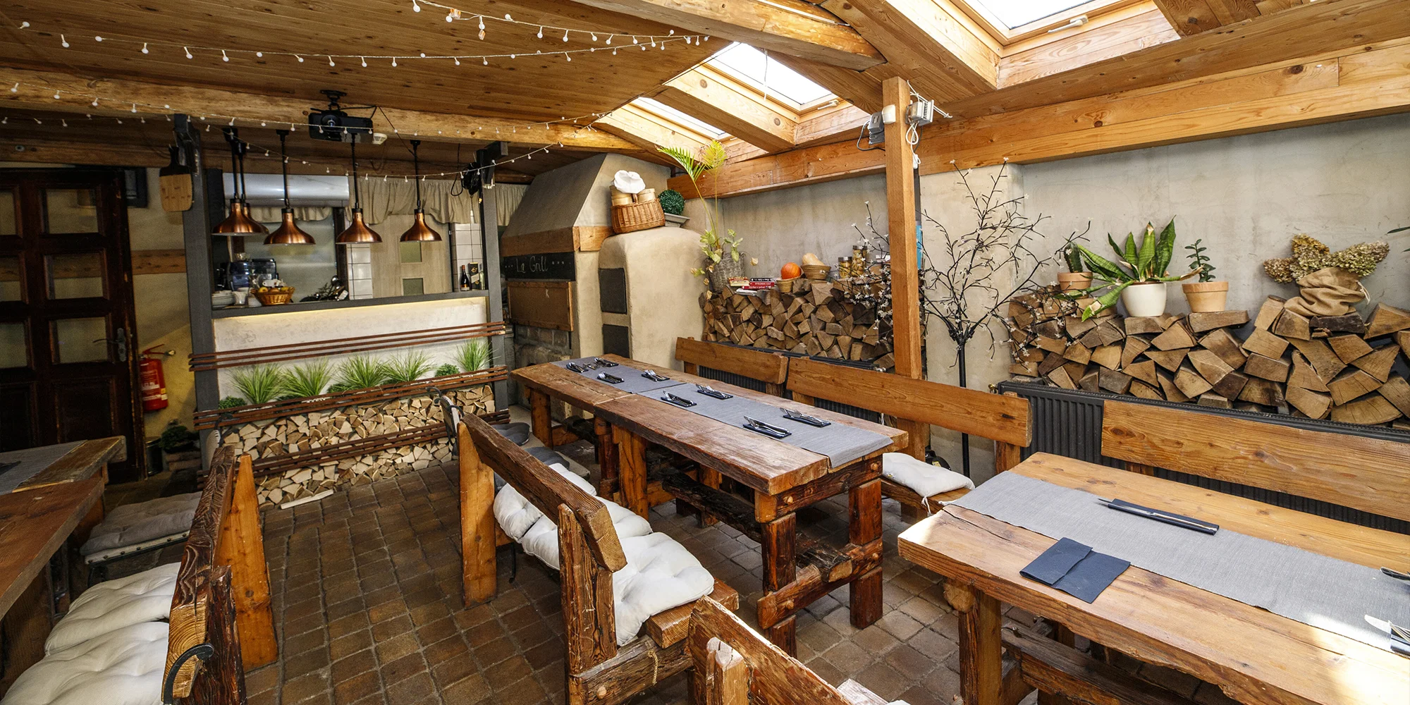 Tříchodové degustační menu pro dva: francouzský tatarák, hovězí steak, dezert a láhev prosecca