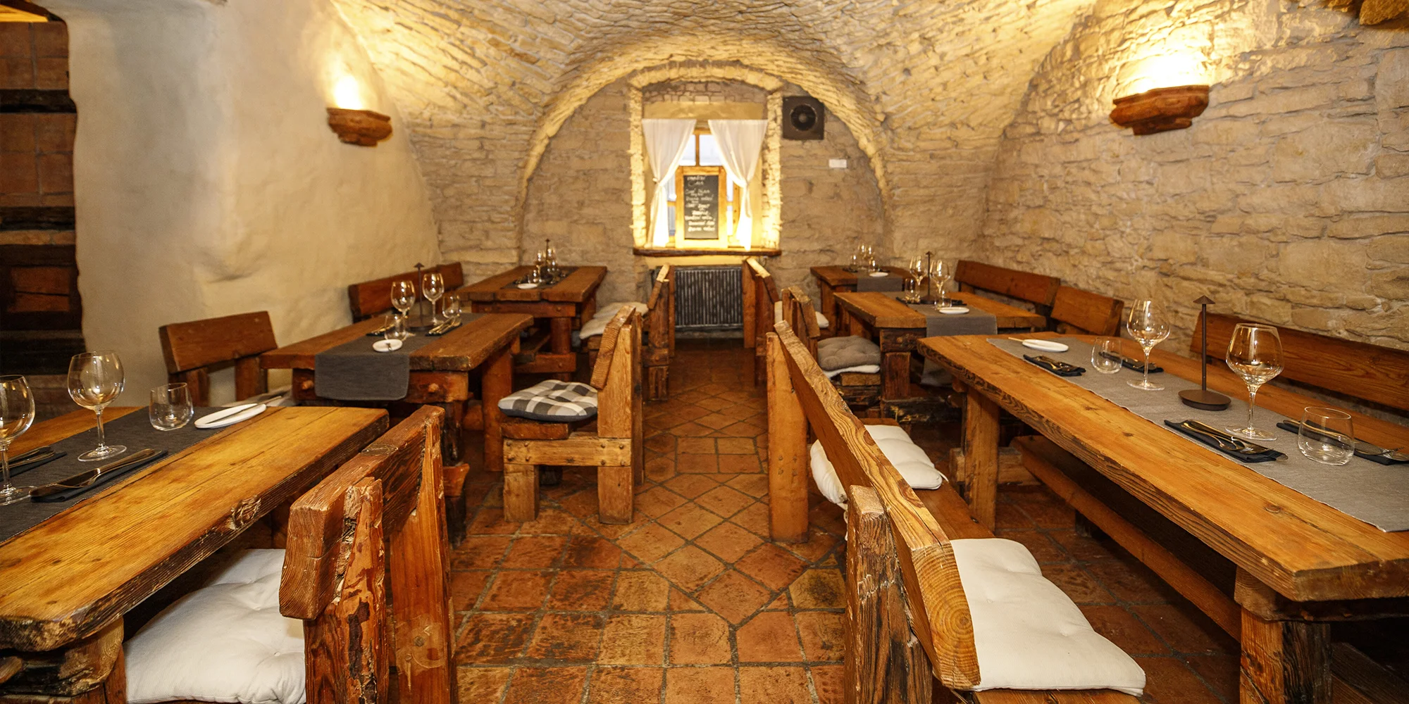 Tříchodové degustační menu pro dva: francouzský tatarák, hovězí steak, dezert a láhev prosecca
