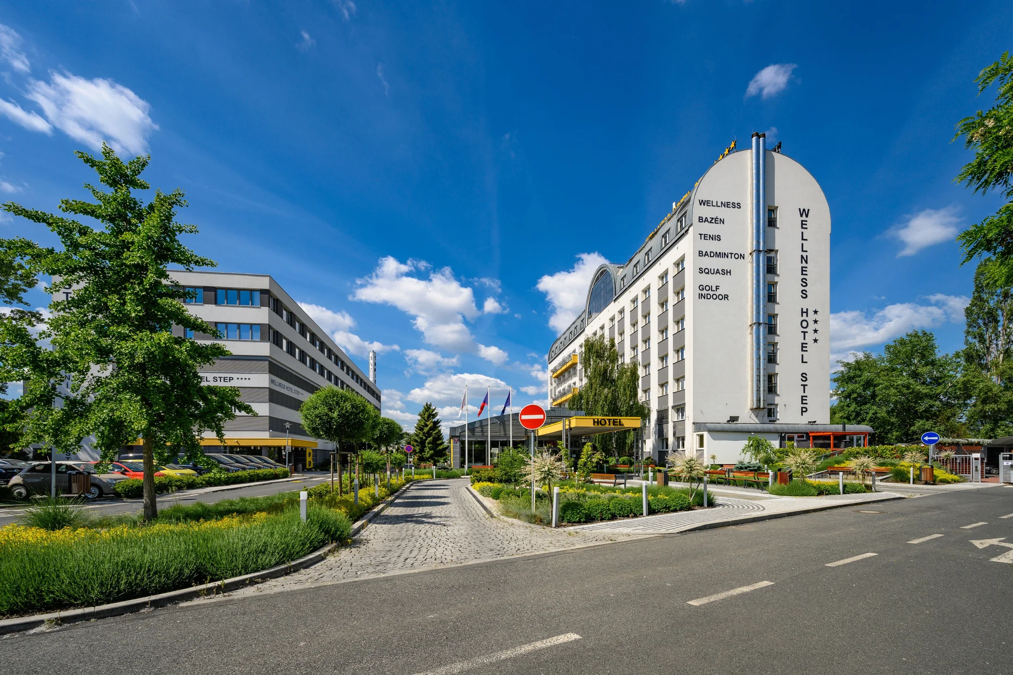 Pobyt v hotelu s největším wellness v Praze: snídaně či polopenze, bazény a sauny i fitness
