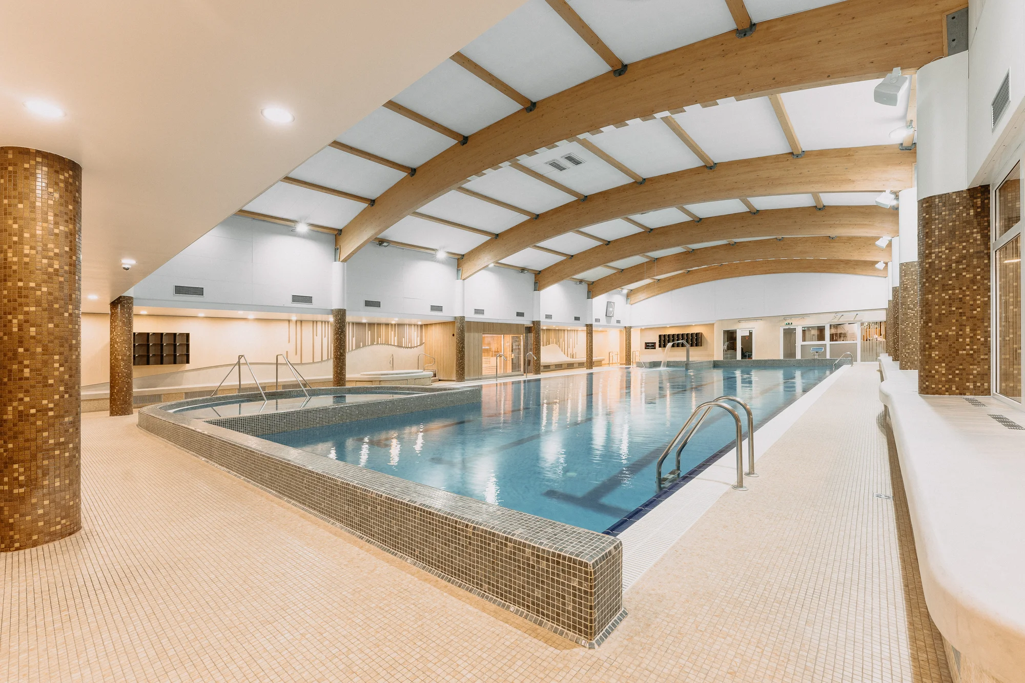 Pobyt v hotelu s největším wellness v Praze: snídaně či polopenze, bazény a sauny i fitness