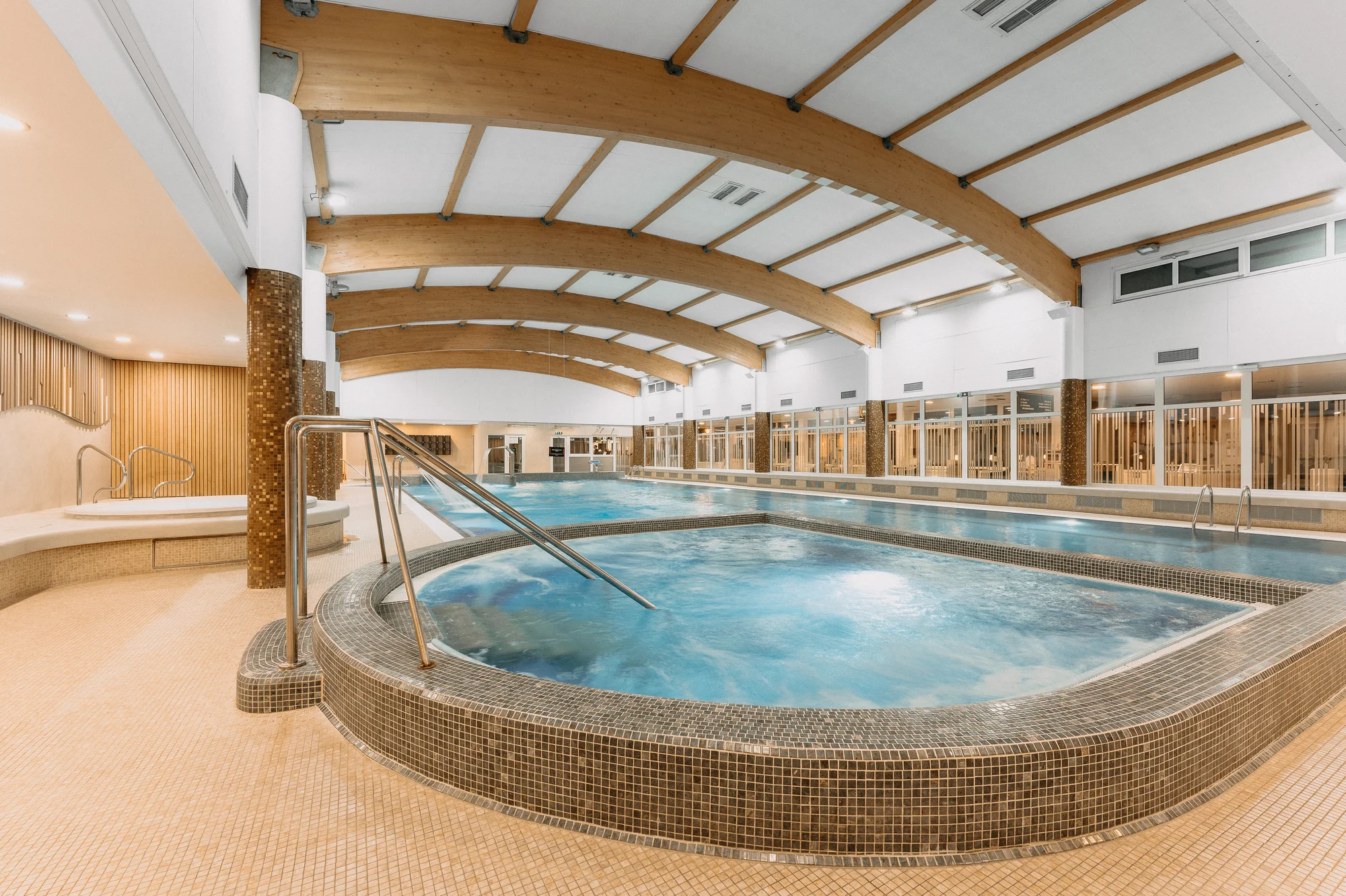 Pobyt v hotelu s největším wellness v Praze: snídaně či polopenze, bazény a sauny i fitness