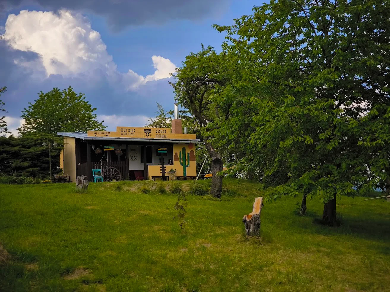 Relax ve stylové americké chatě poblíž Olomouce až pro 4 osoby: snídaně, vířivý koupací sud