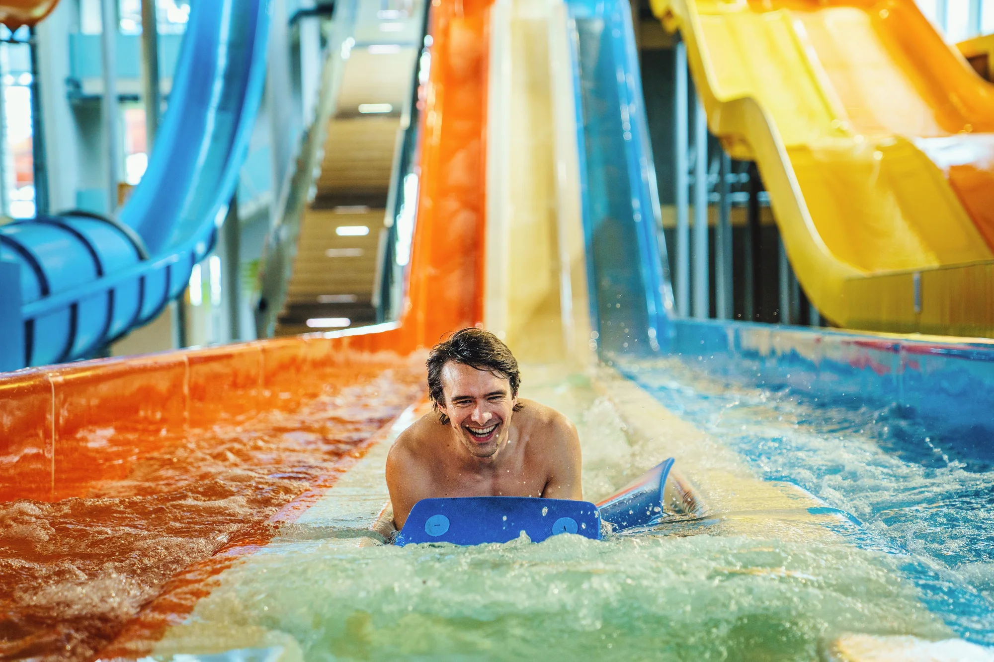 Léto na plné pecky a 100 Kč v kreditech zpět: Aqualand Moravia s vodním hradem a vodní horskou dráhou