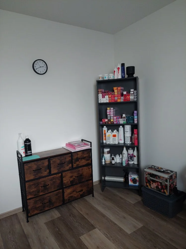 Hloubková péče o vlasy: rekonstrukce, čištění nebo brazilský keratin