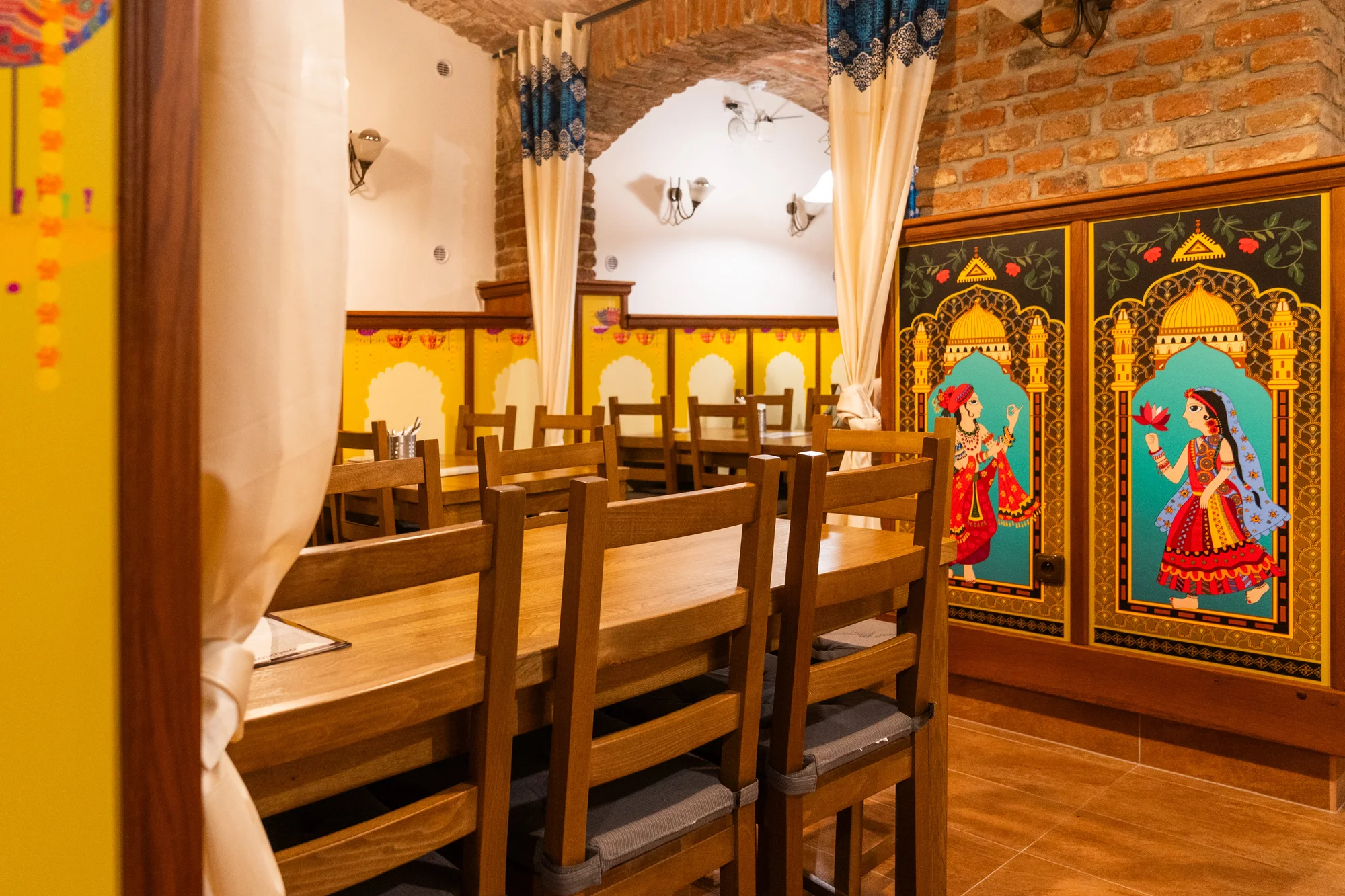 Indická hostina pro 2-4 osoby: tradiční předkrmy a hlavní chod dle výběru