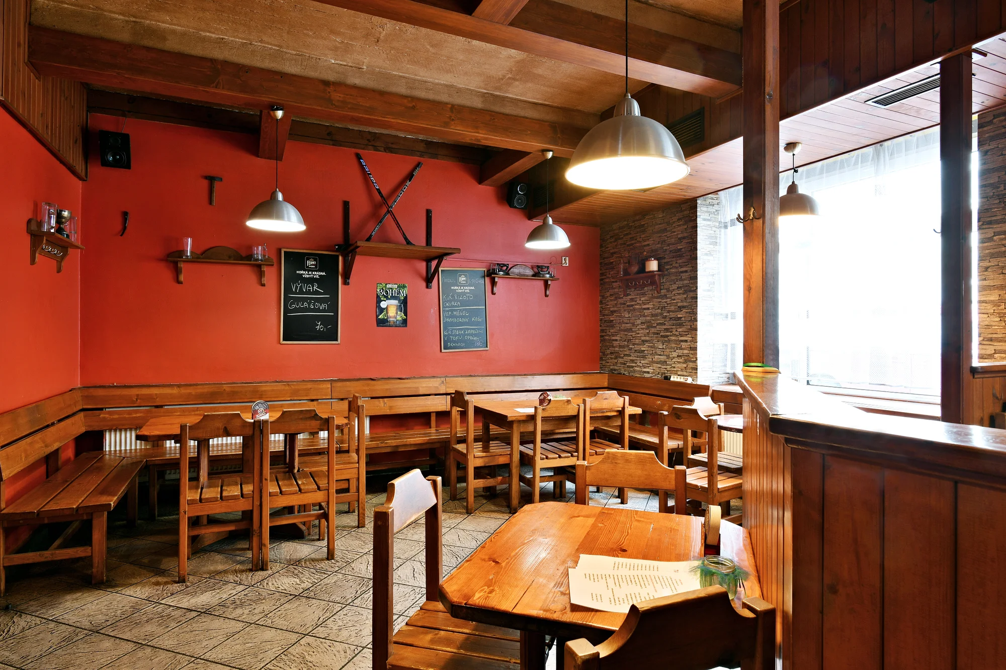 Burger, hotdog či sendvič vč. přílohy a dezertu dle výběru pro 1 i 2 osoby