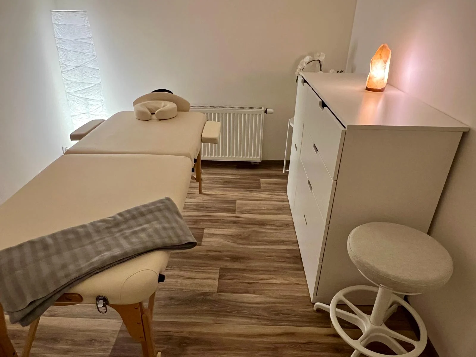 60 min. masáže dle výběru a 30 min. wellness v Sauna Central