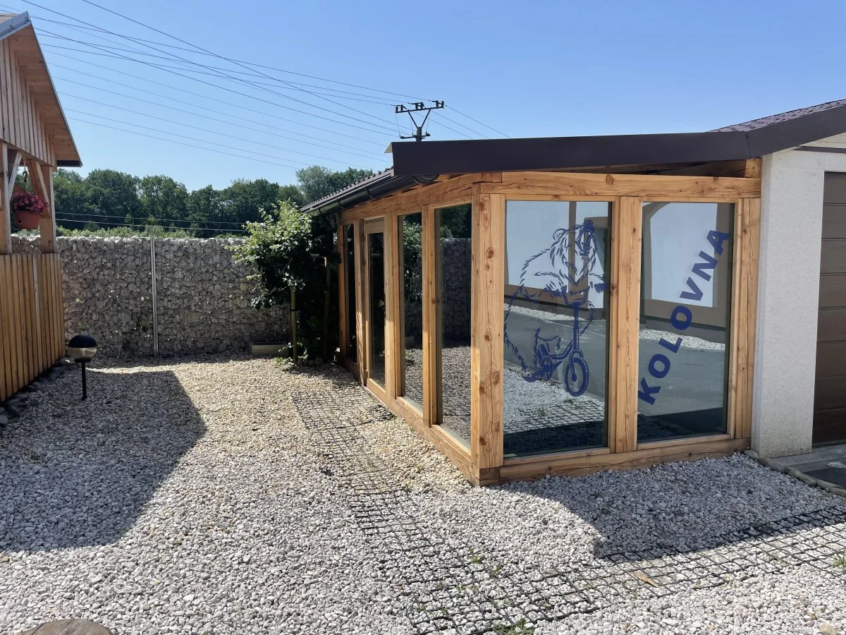 Privátní wellness pro dva: sauna s himálajskou solí, masážní vana, 2 pizzy a litr prosecca