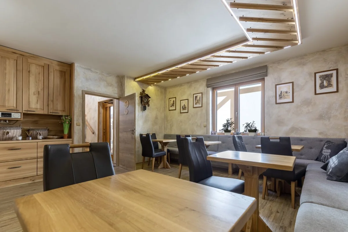 Privátní wellness pro dva: sauna s himálajskou solí, masážní vana, 2 pizzy a litr prosecca