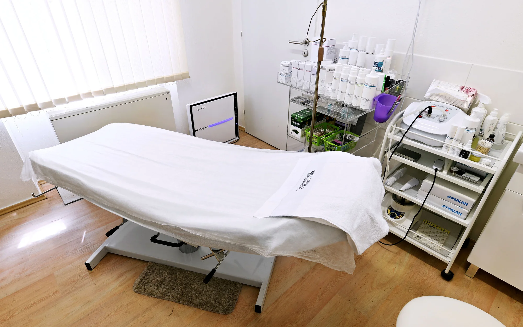 Liftingová péče a hloubkové čištění pleti vč. aplikace séra dle výběru