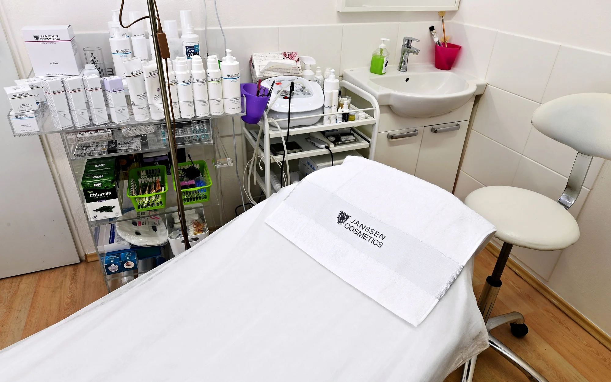 Liftingová péče a hloubkové čištění pleti vč. aplikace séra dle výběru