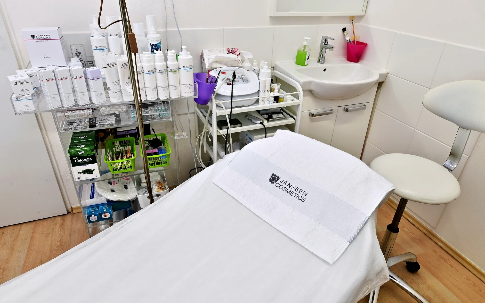 Liftingová péče a hloubkové čištění pleti vč. aplikace séra dle výběru