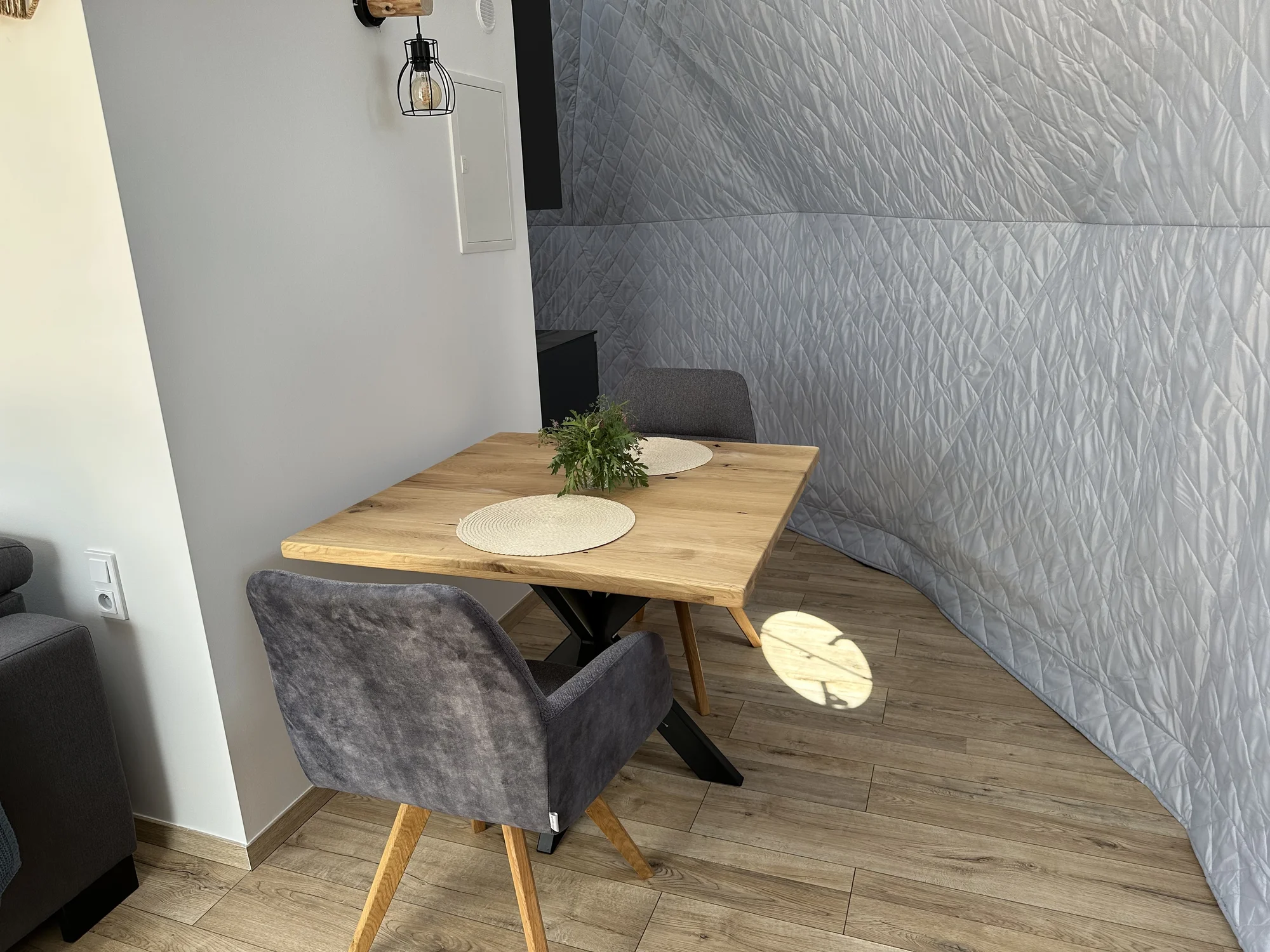 Glamping na samotě: luxusní stan s kuchyní i koupelnou a venkovní vířivka i sauna