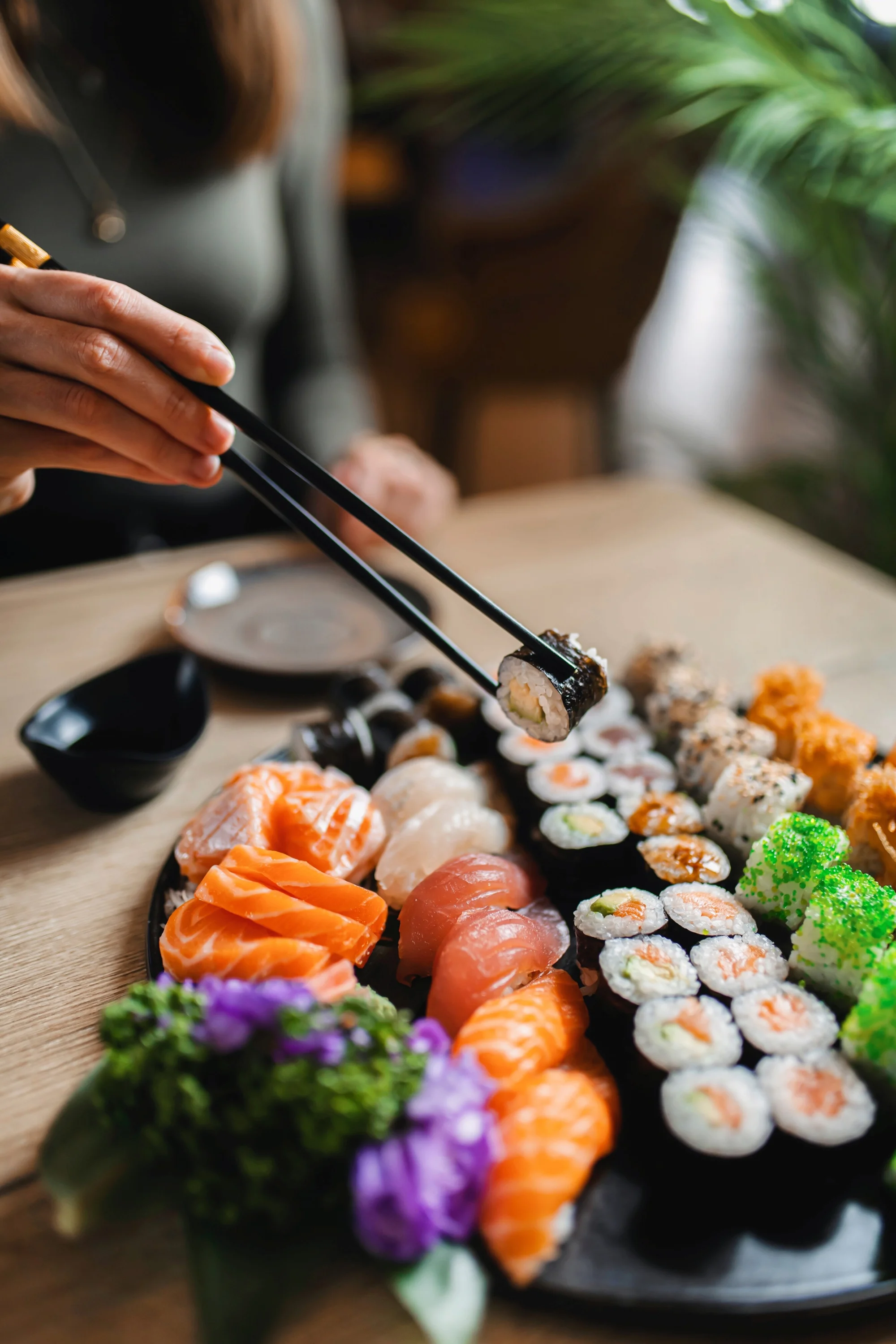 Vouchery na jídlo i pití v asijské a sushi restauraci MYA: 300 až 2000 Kč