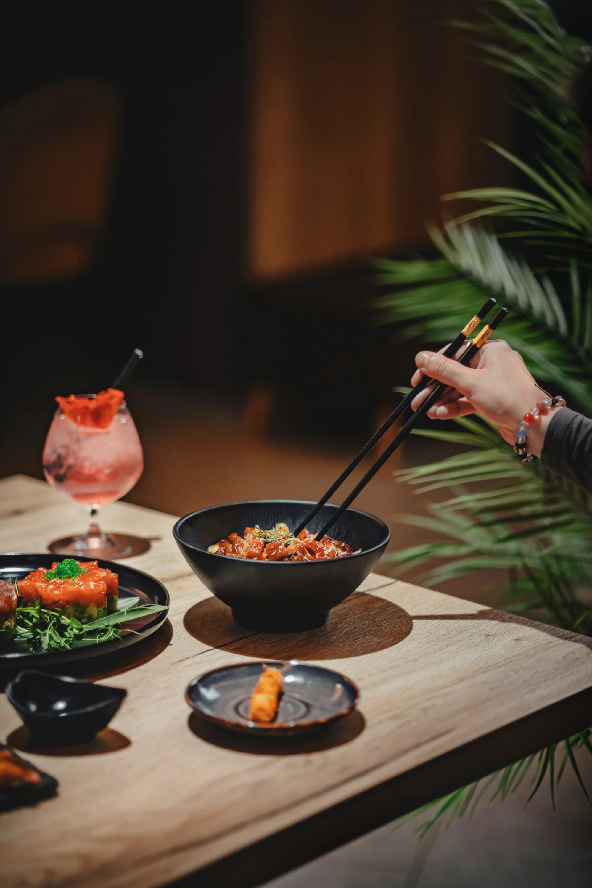 Vouchery na jídlo i pití v asijské a sushi restauraci MYA: 300 až 2000 Kč