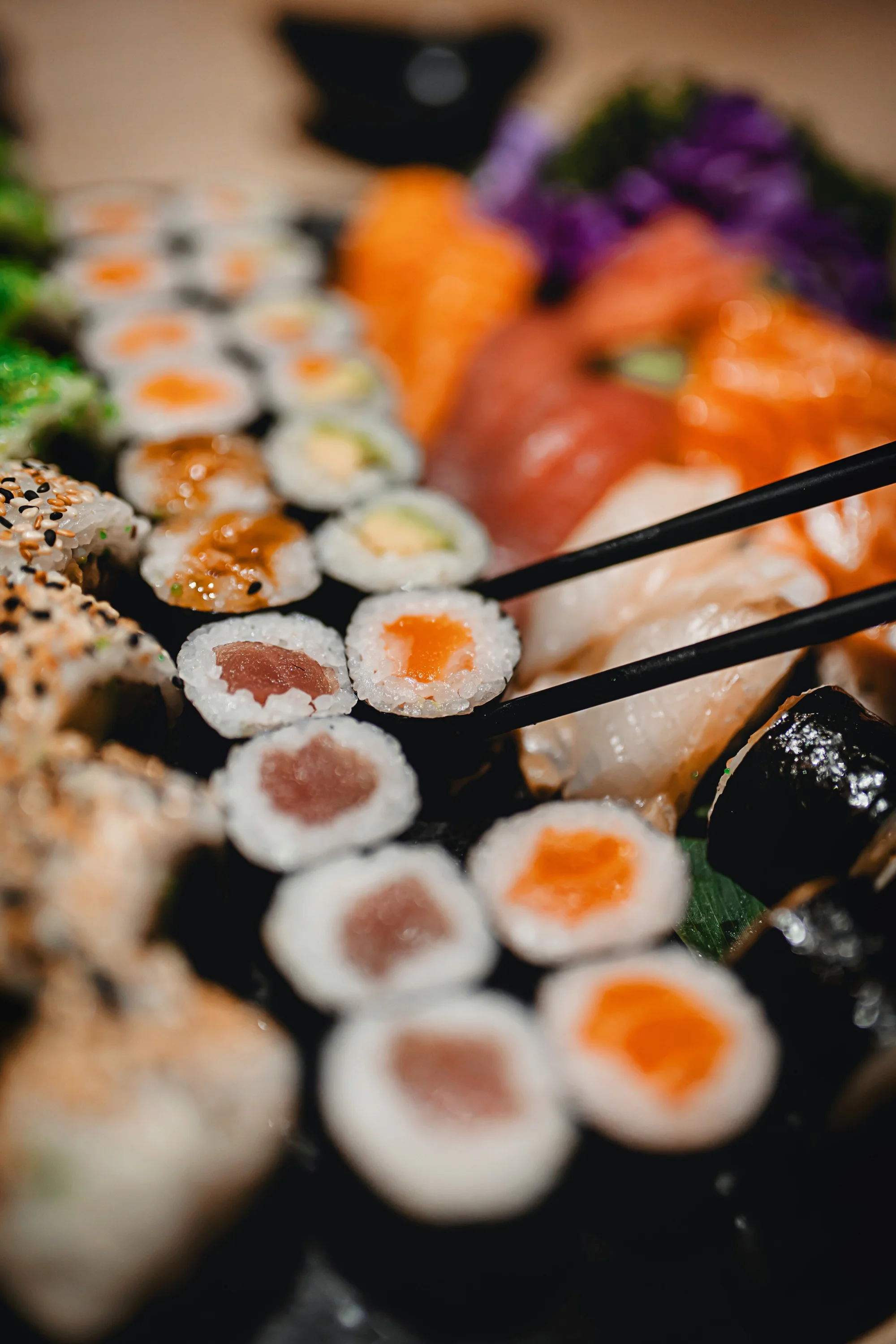 Vouchery na jídlo i pití v asijské a sushi restauraci MYA: 300 až 2000 Kč