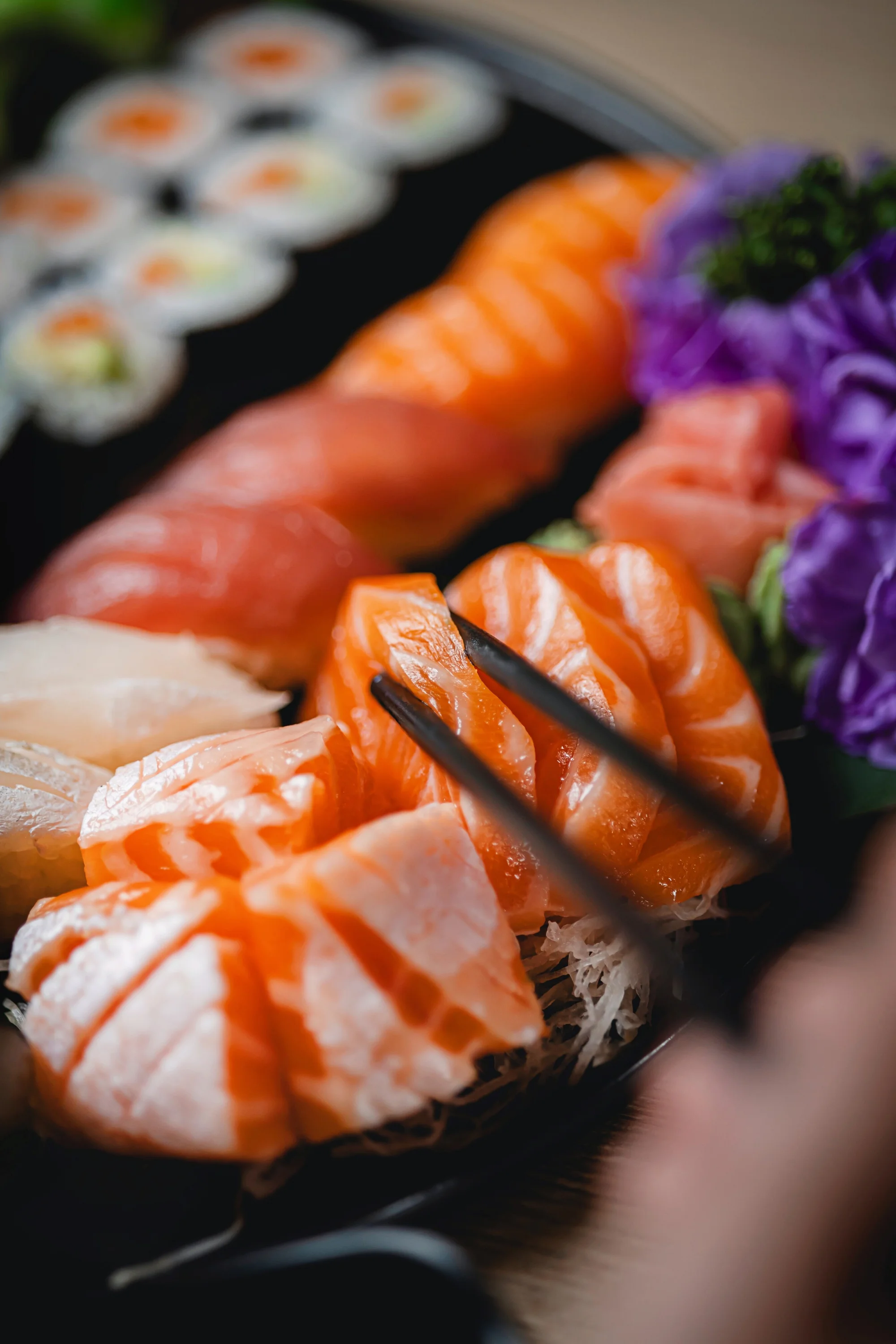 Vouchery na jídlo i pití v asijské a sushi restauraci MYA: 300 až 2000 Kč
