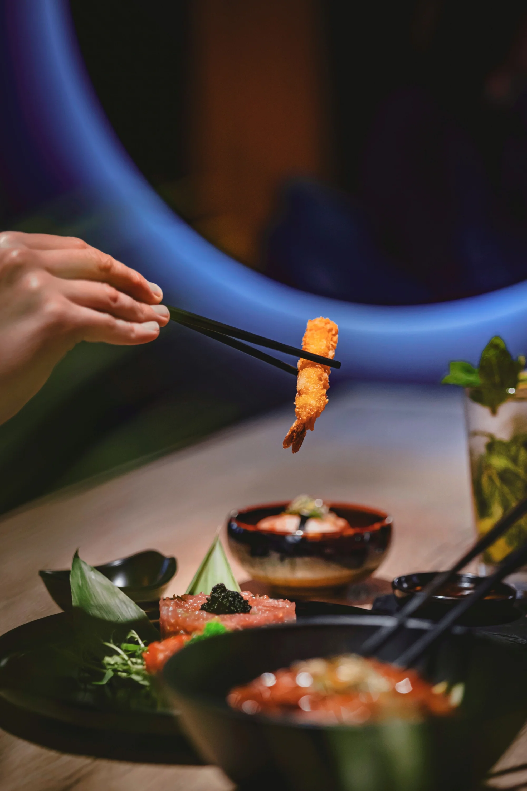 Vouchery na jídlo i pití v asijské a sushi restauraci MYA: 300 až 2000 Kč