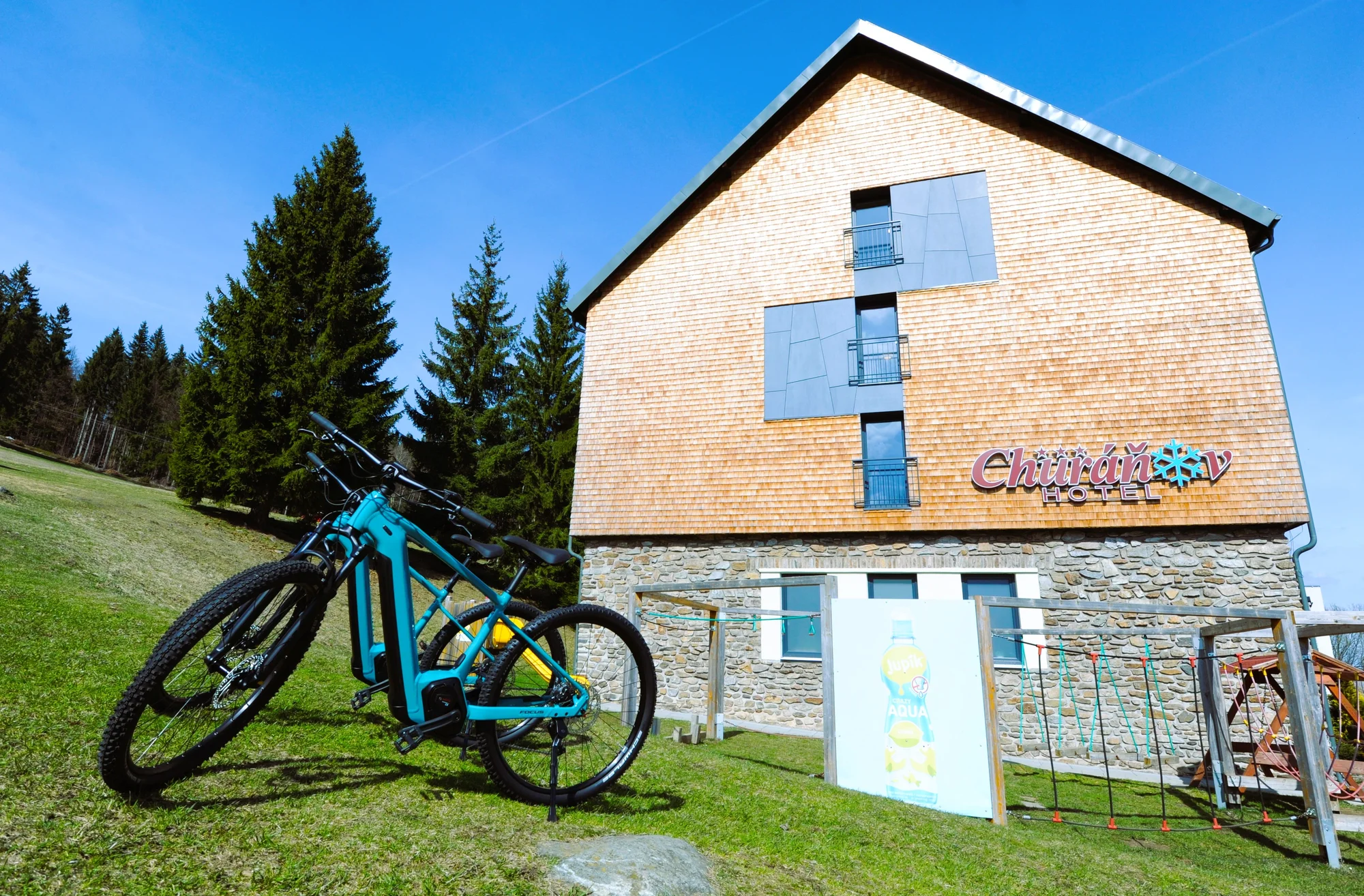 Aktivní pobyt na Šumavě: zrekonstruovaný hotel s polopenzí, wellness, sport i výlety