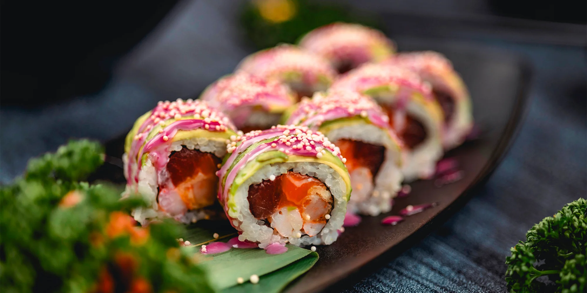Vouchery na jídlo i pití v asijské a sushi restauraci MYA: 300 až 2000 Kč