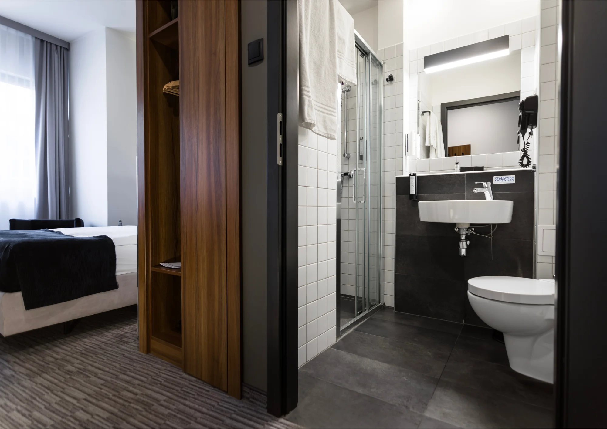 Moderní hotel v centru Katovic: polopenze, pivní degustace i varianty s parkováním