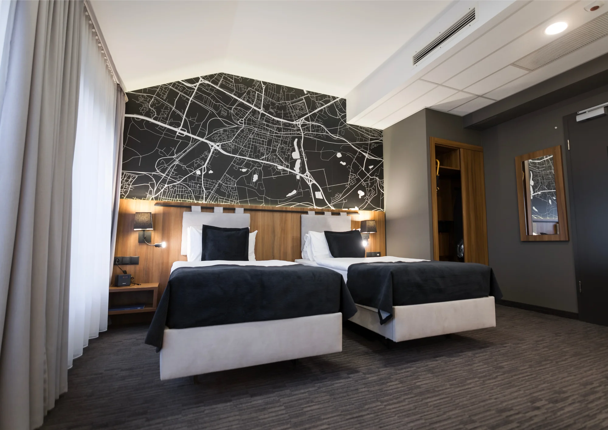 Moderní hotel v centru Katovic: polopenze, pivní degustace i varianty s parkováním