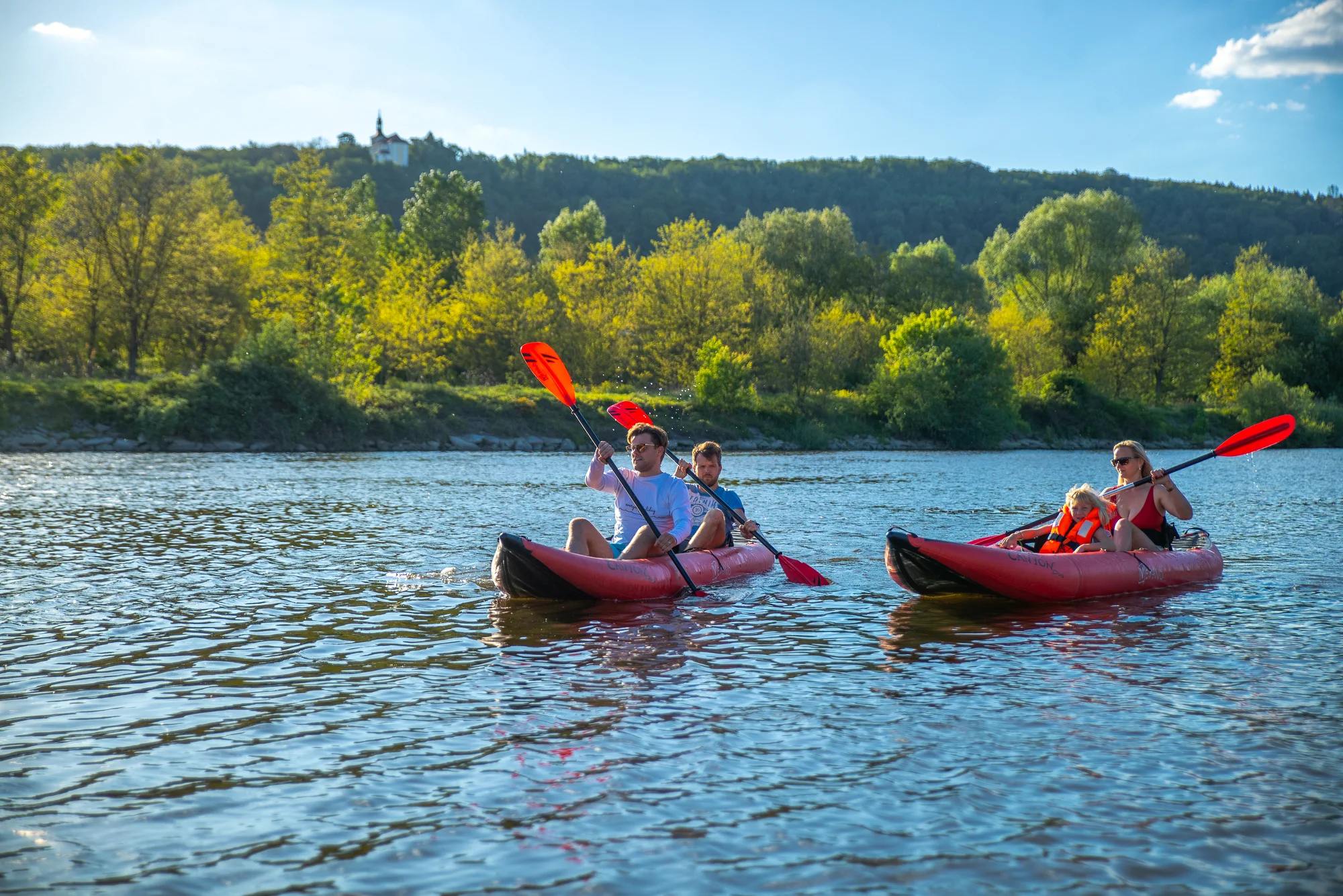 Pronájem paddleboardu či kajaku na Vltavě v Praze : pro 1-2 osoby na 1-2 hodiny