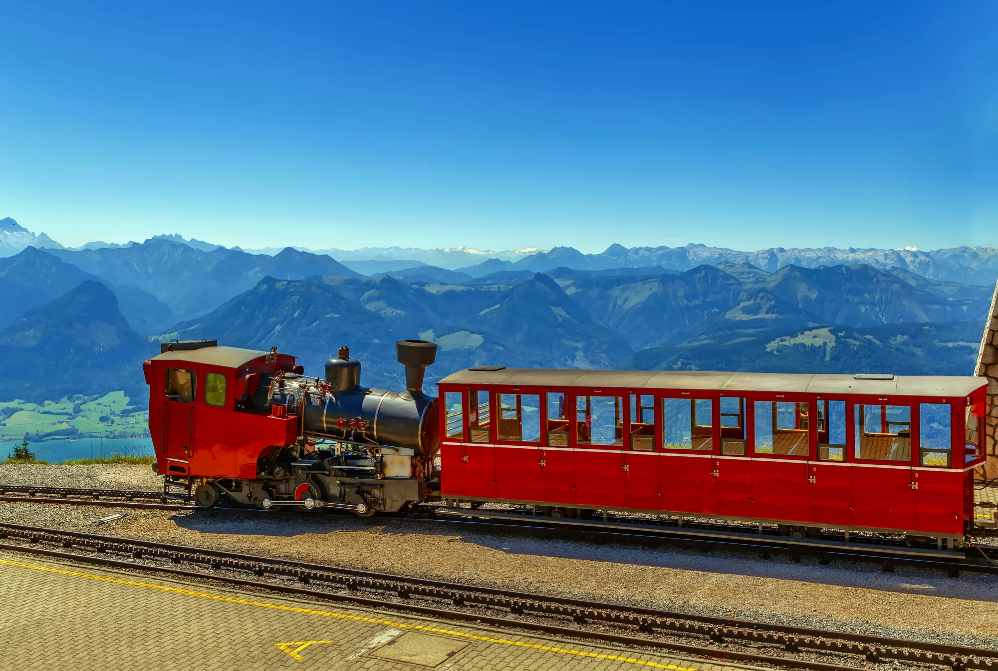 1denní výlet po perlách Solné komory: Hallstatt, Wolfgangsee a Schafberg, doprava tam i zpět