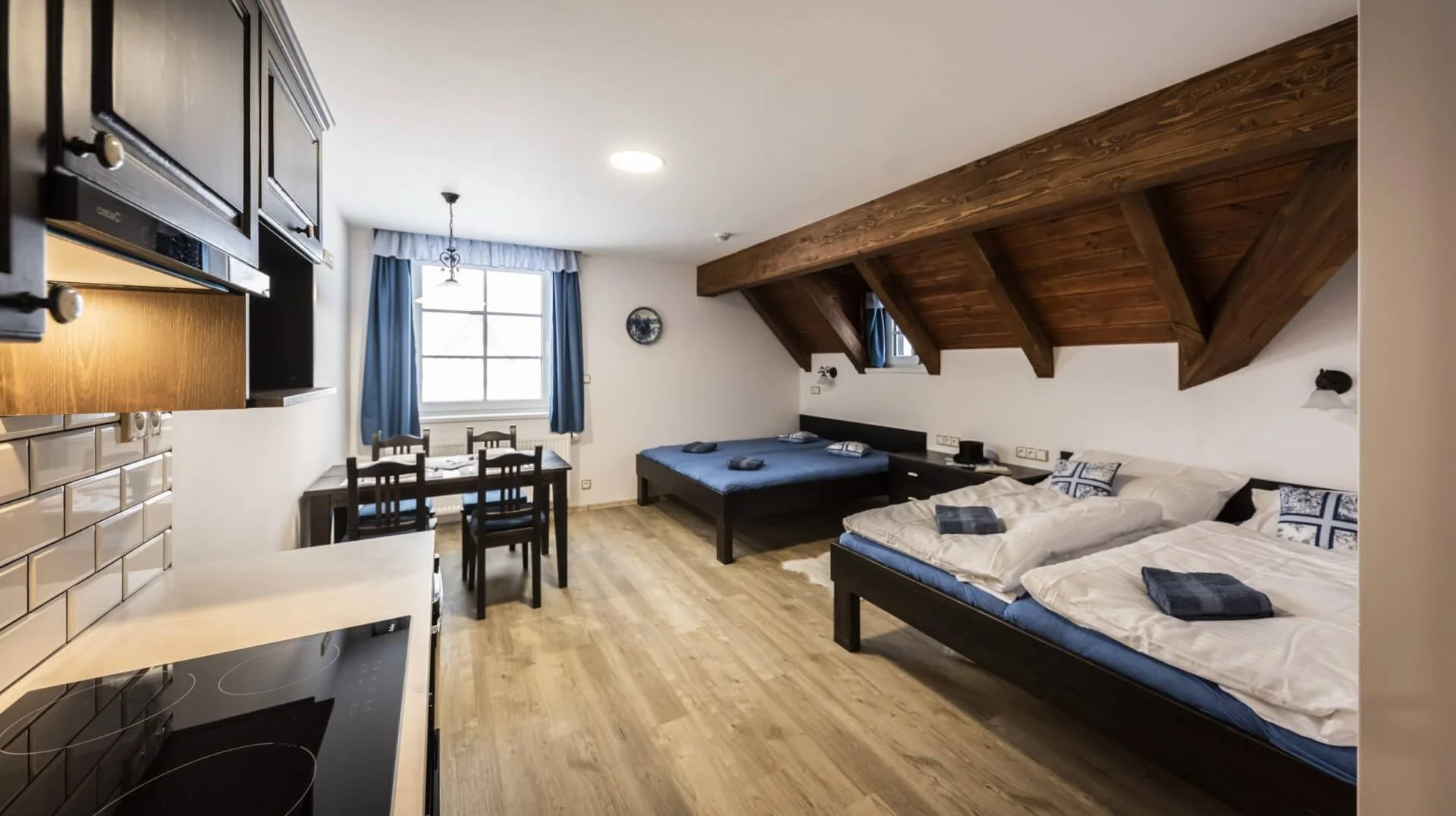 Pobyt na koňské farmě v Jizerských horách: apartmány až pro 10 osob