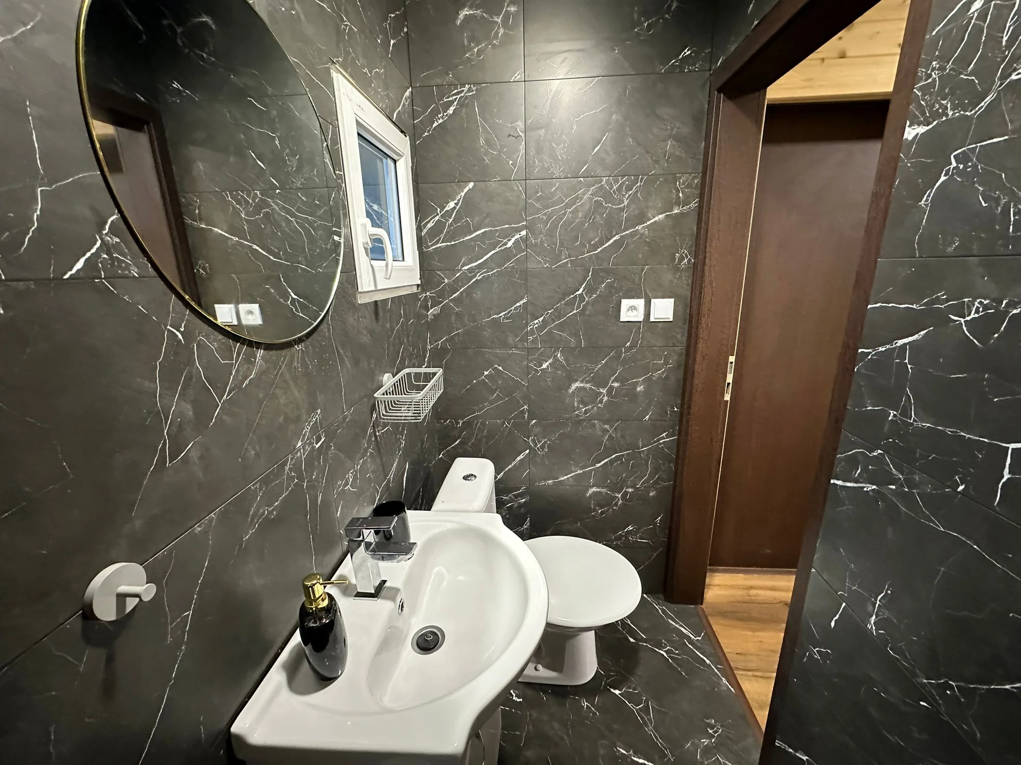 Pobyt na severní Moravě: vybavený tiny house s terasou, parkování zdarma
