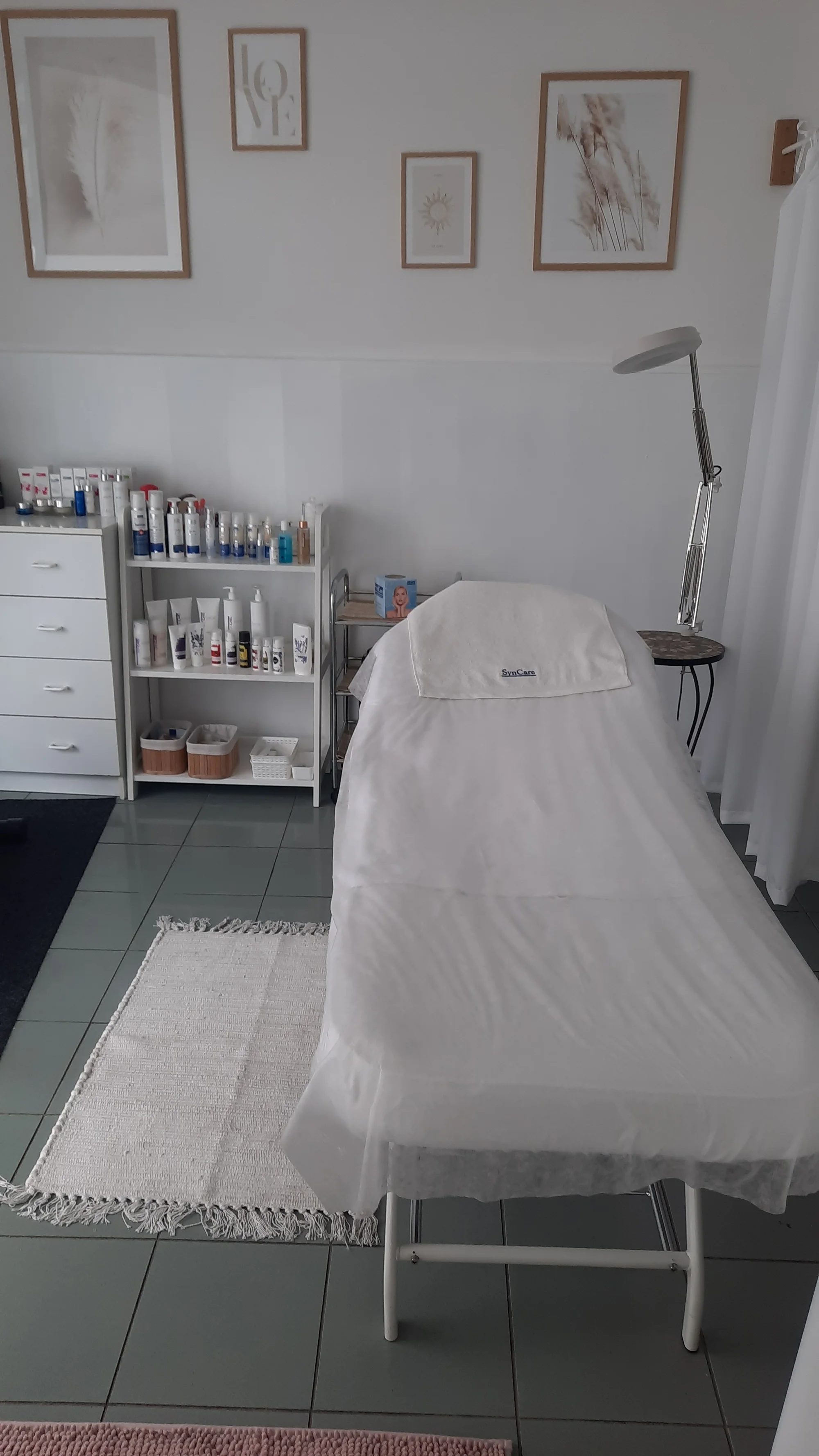 Ošetření pleti ultrazvukovou špachtlí i mikrodermabraze či detox