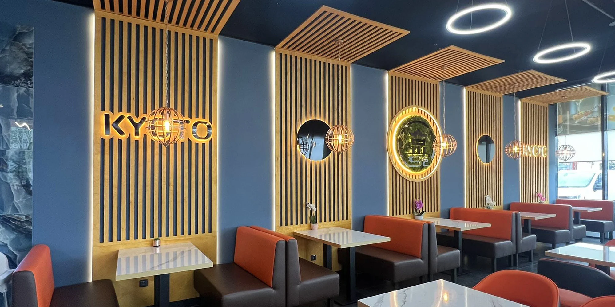 Až 72 ks pestrého sushi, minizávitky, wakame saláty i miso polévky