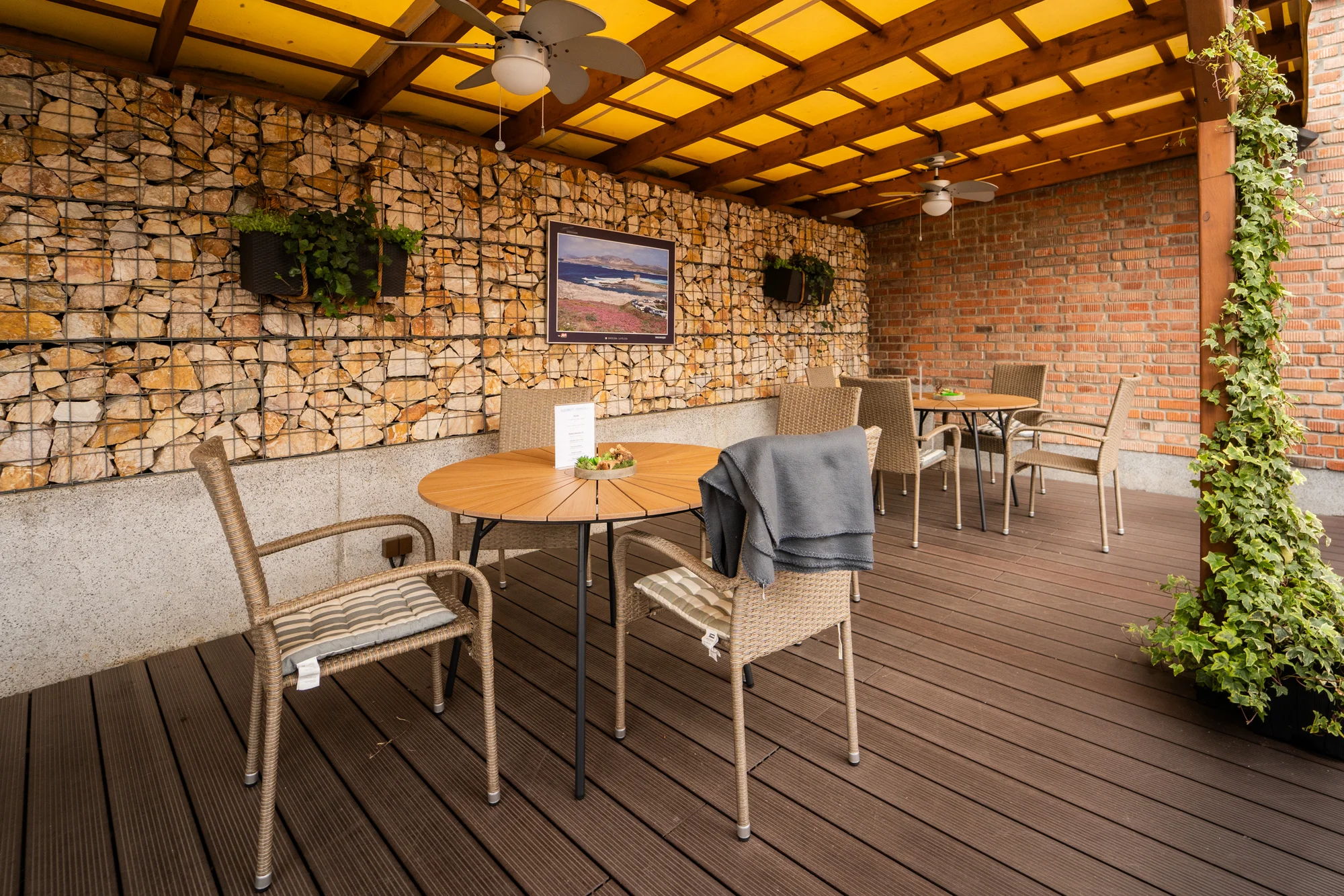 Tříchodové menu s rumpsteakem a aperolem ve špičkové restauraci Noem Arch