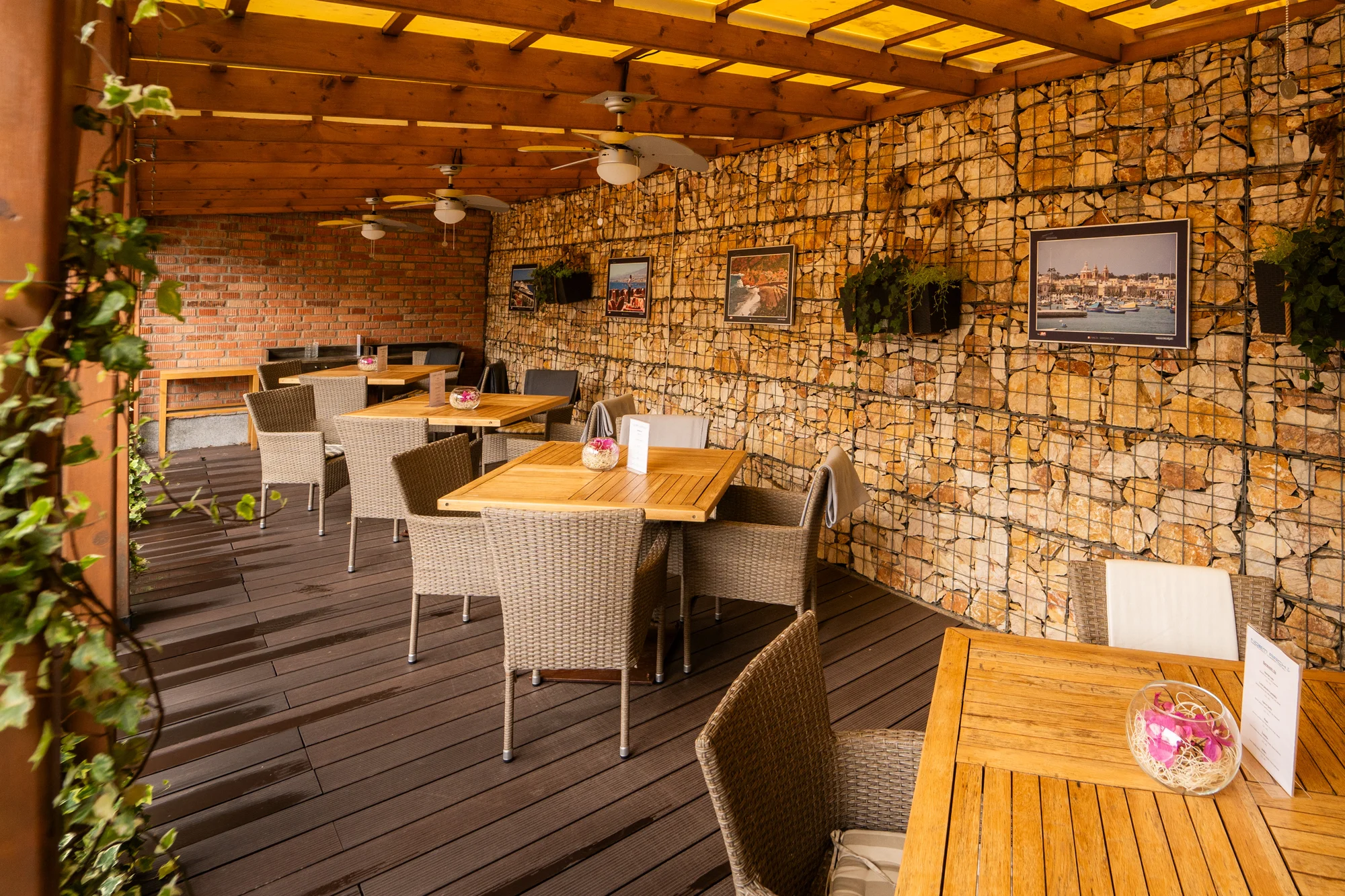 Tříchodové menu s rumpsteakem a aperolem ve špičkové restauraci Noem Arch