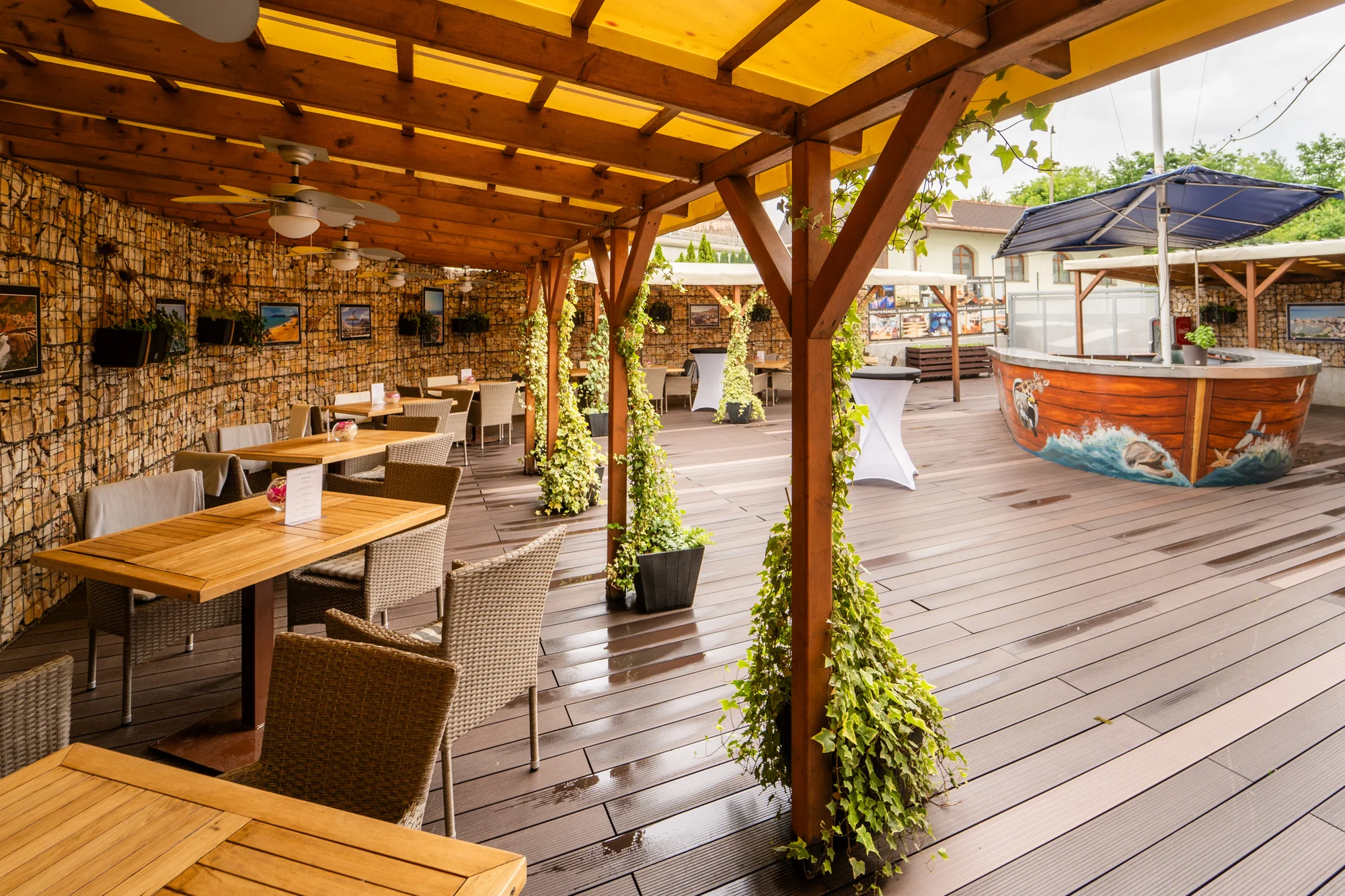Tříchodové menu s rumpsteakem a aperolem ve špičkové restauraci Noem Arch