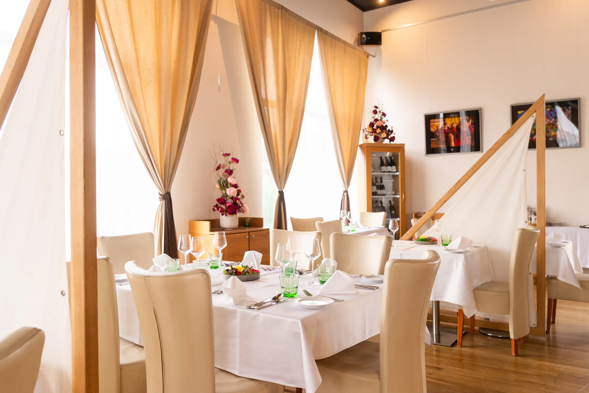 Tříchodové menu s rumpsteakem a aperolem ve špičkové restauraci Noem Arch