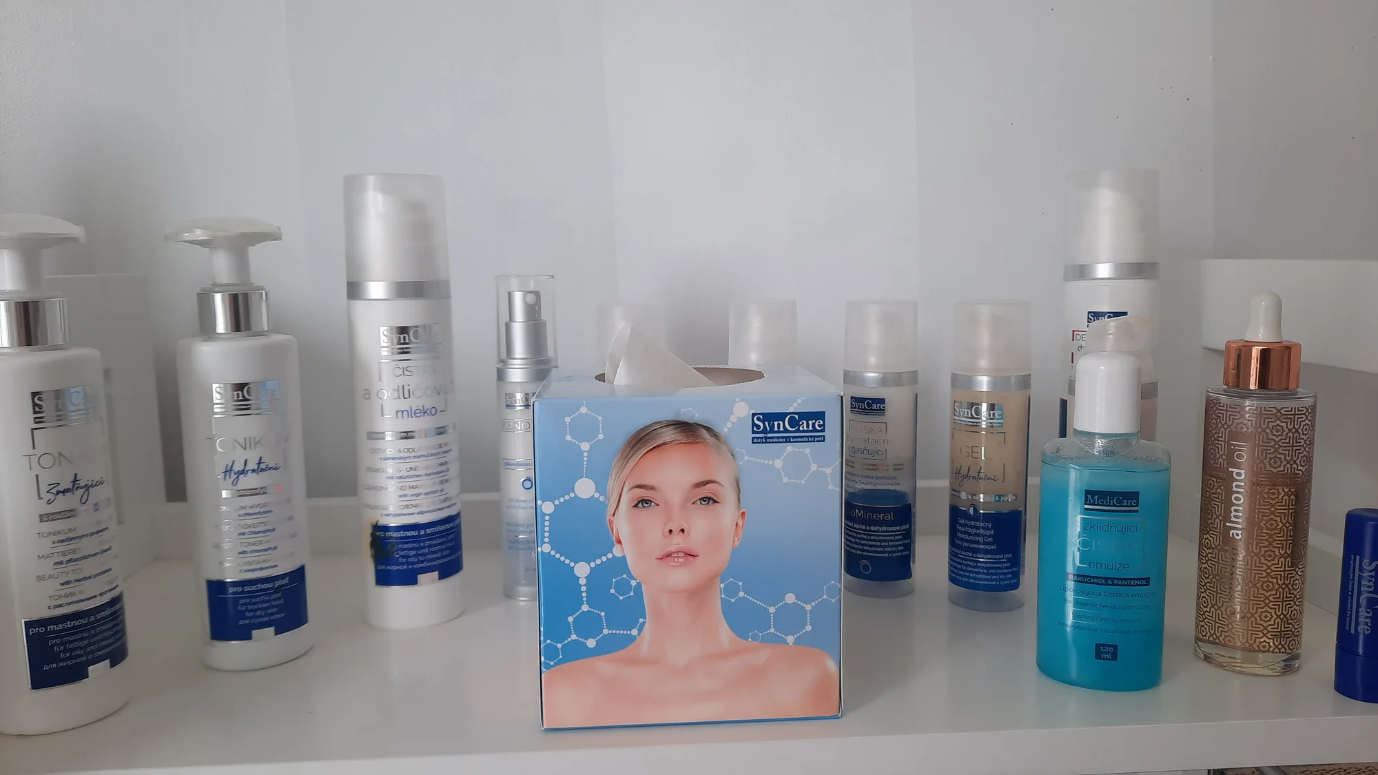 Ošetření pleti ultrazvukovou špachtlí i mikrodermabraze či detox