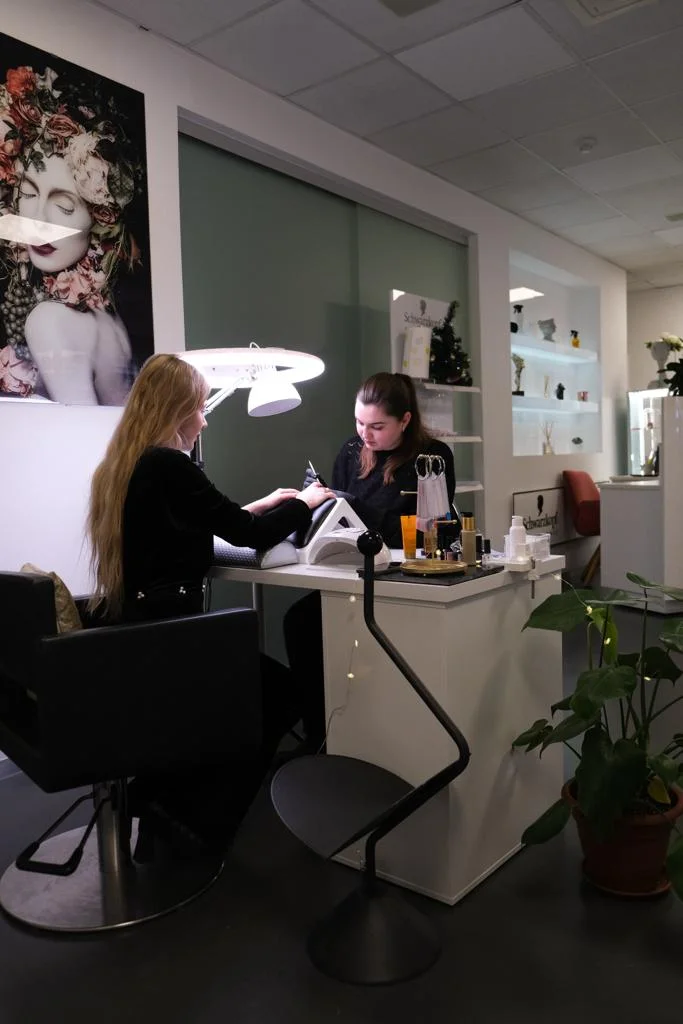Kosmetické ošetření pleti s mikrodermabrazí, peelingem i masáží