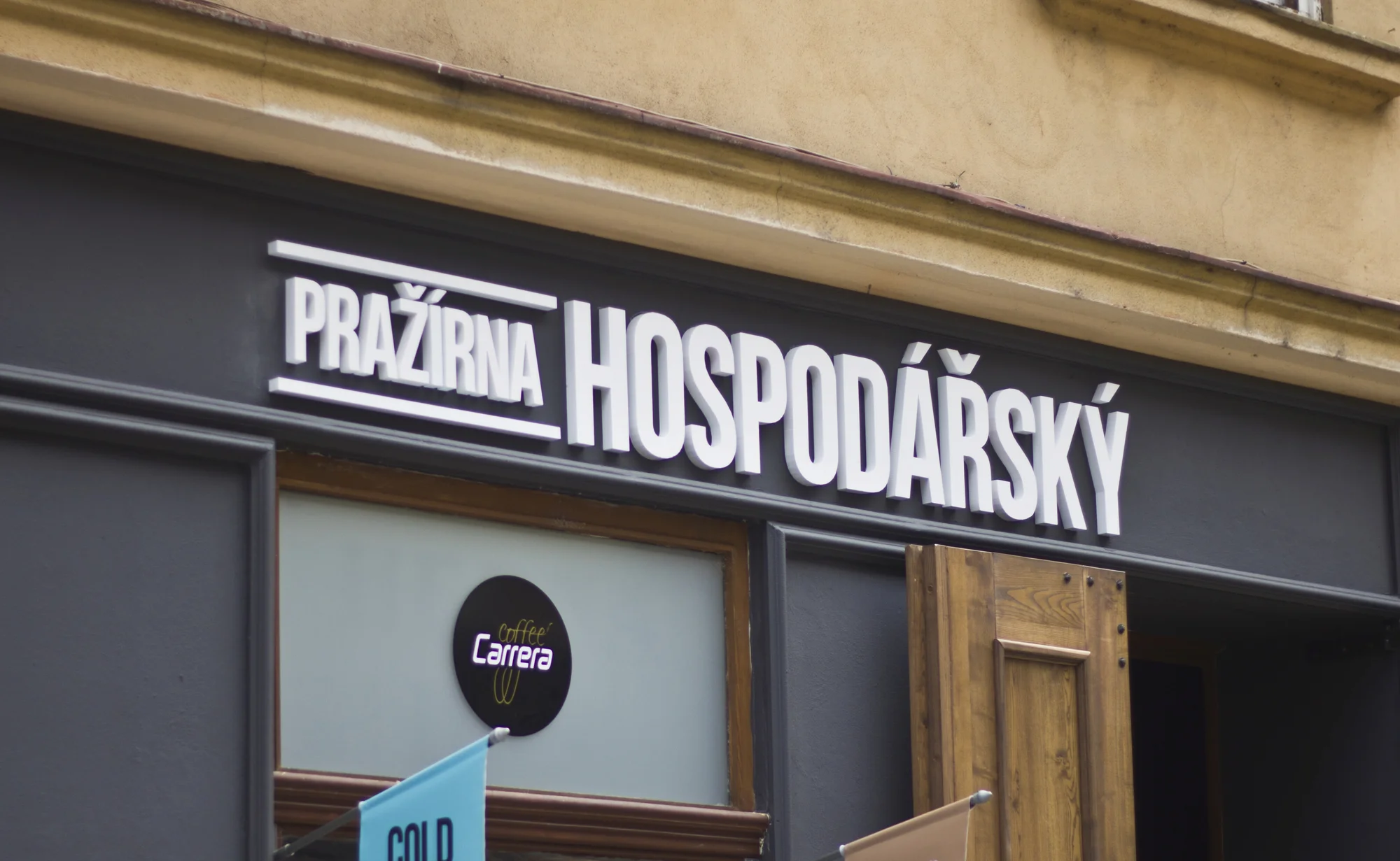 Od zrnka po šálek: exkurze do pražírny, degustace i balení kávy arabika