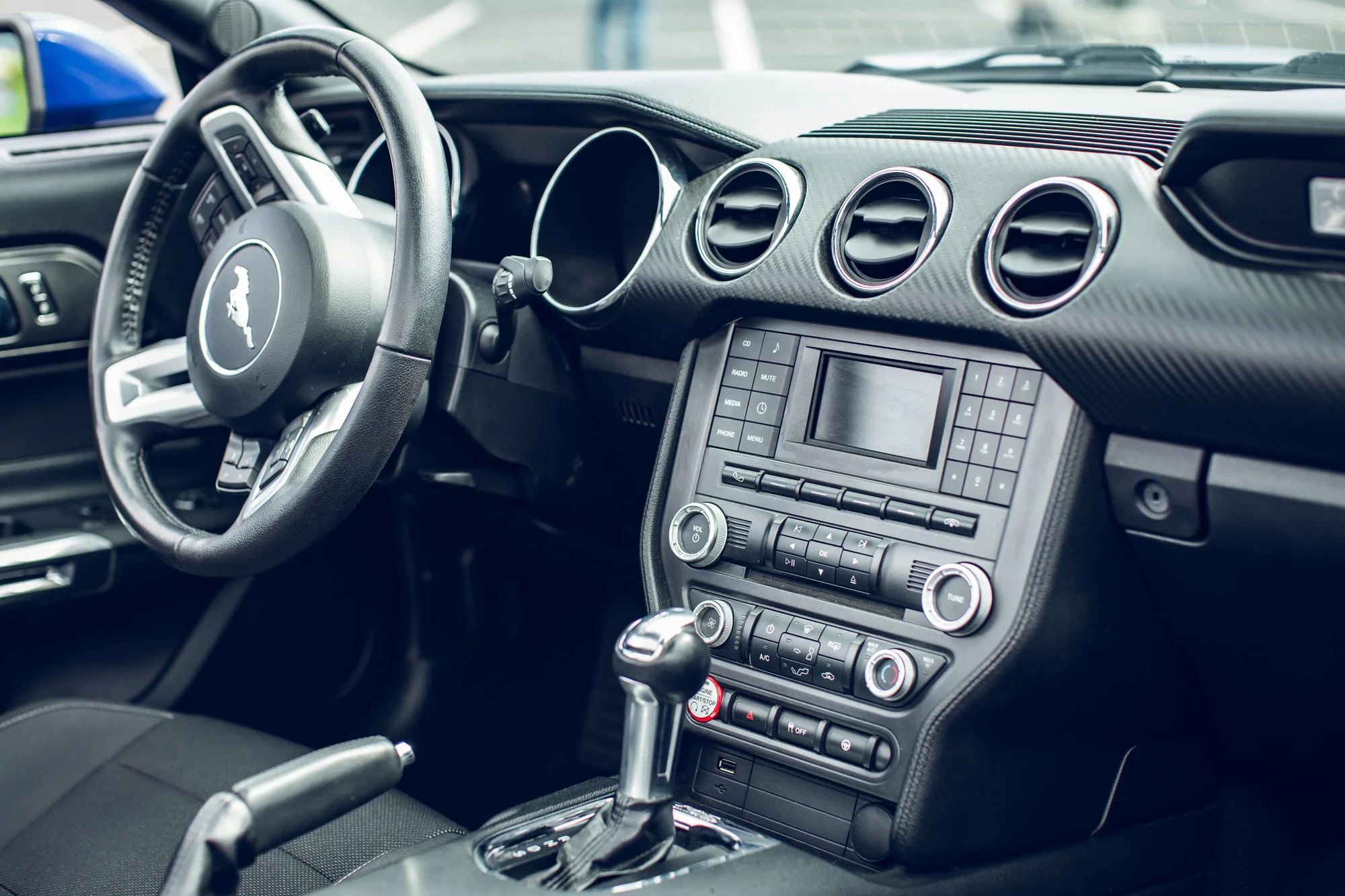 Dodge Challenger nebo Ford Mustang s pevnou střechou či cabrio: až 180 min. jízdy