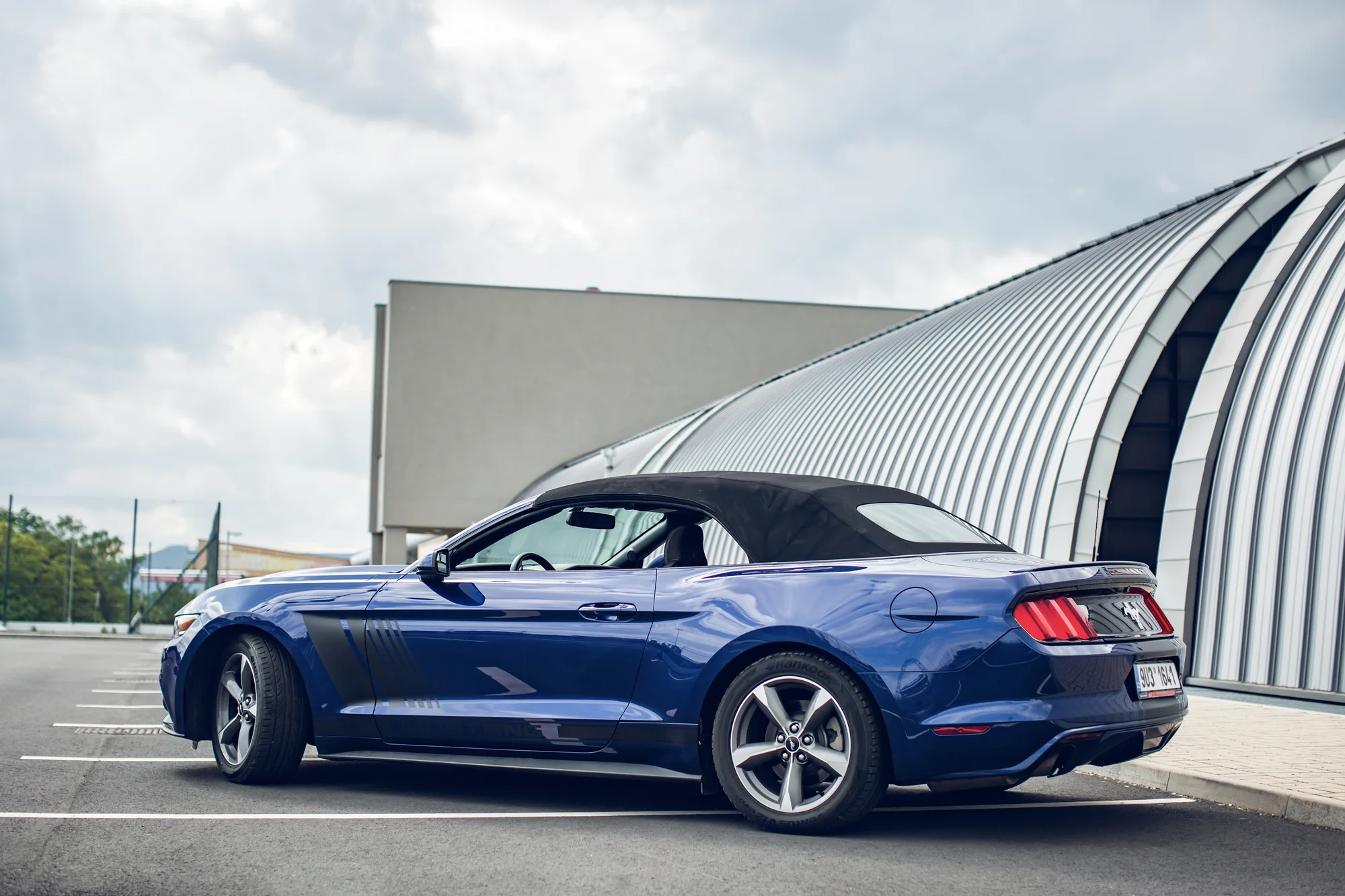 Dodge Challenger nebo Ford Mustang s pevnou střechou či cabrio: až 180 min. jízdy