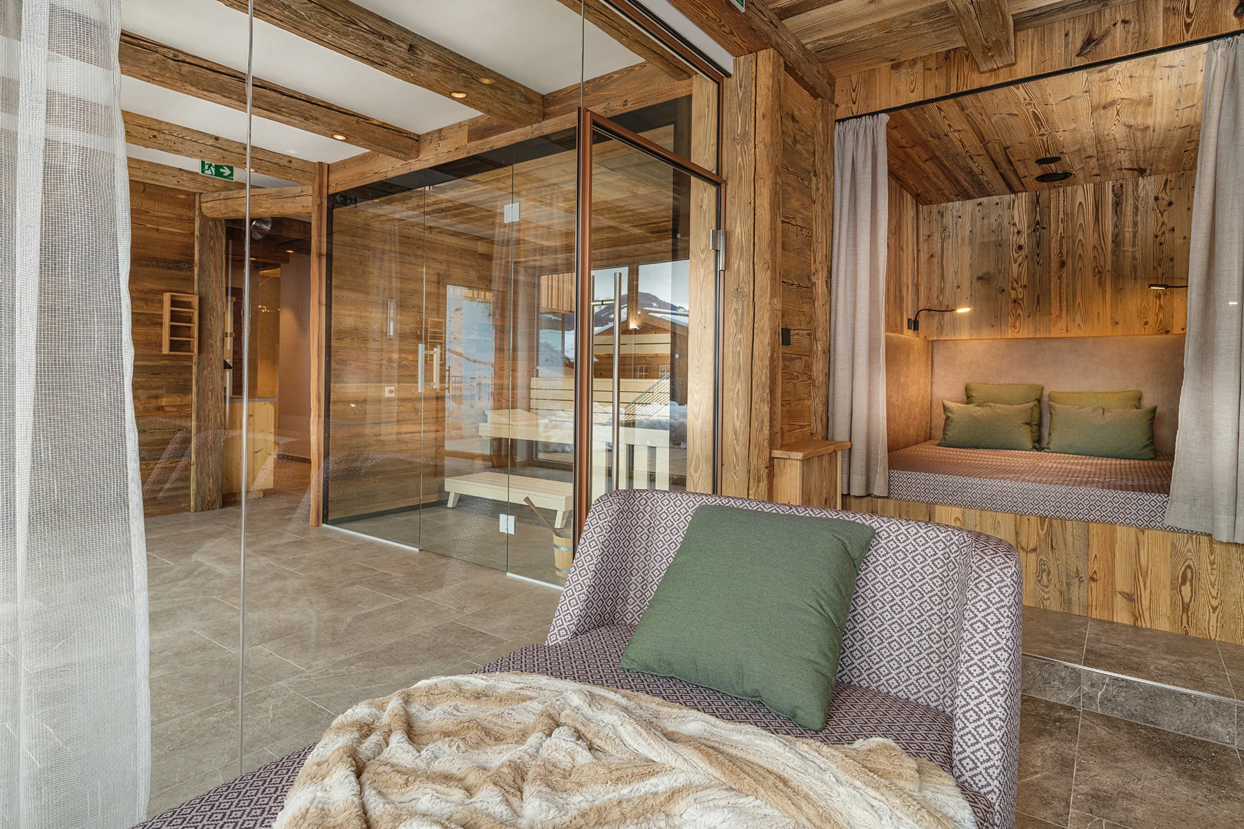 Údolí Gastein: hotel v 1000 m n. m., bohatě vybavený wellness, polopenze a půjčení kol