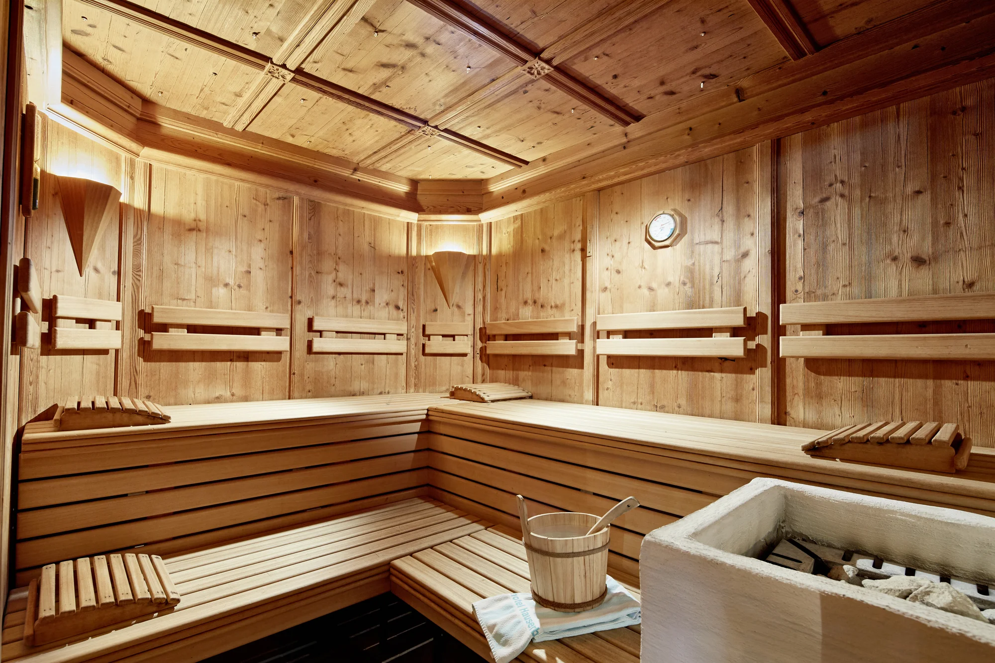 Údolí Gastein: hotel v 1000 m n. m., bohatě vybavený wellness, polopenze a půjčení kol