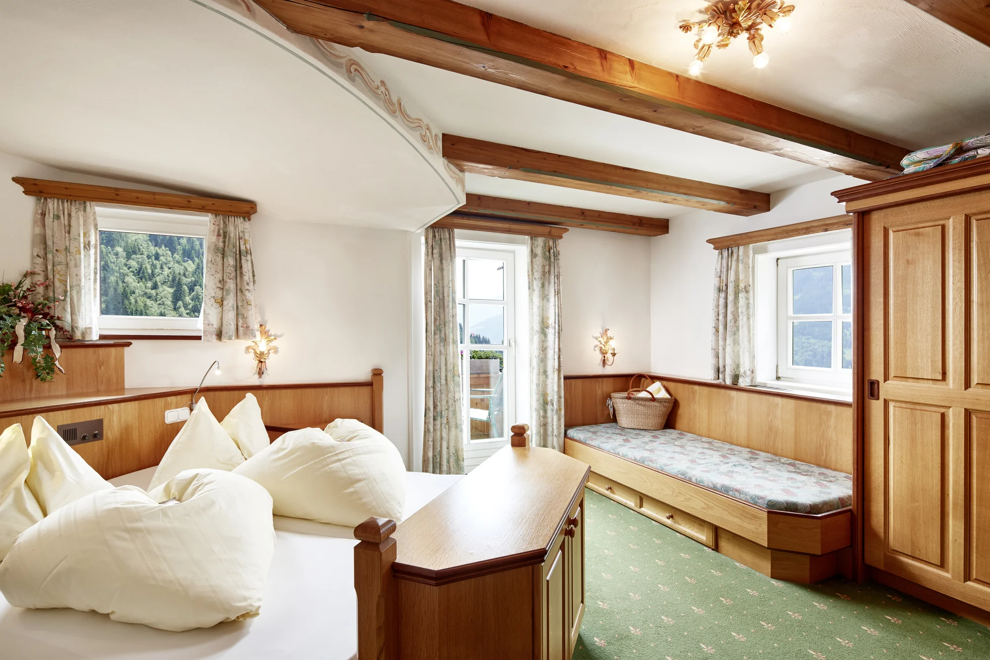 Údolí Gastein: hotel v 1000 m n. m., bohatě vybavený wellness, polopenze a půjčení kol