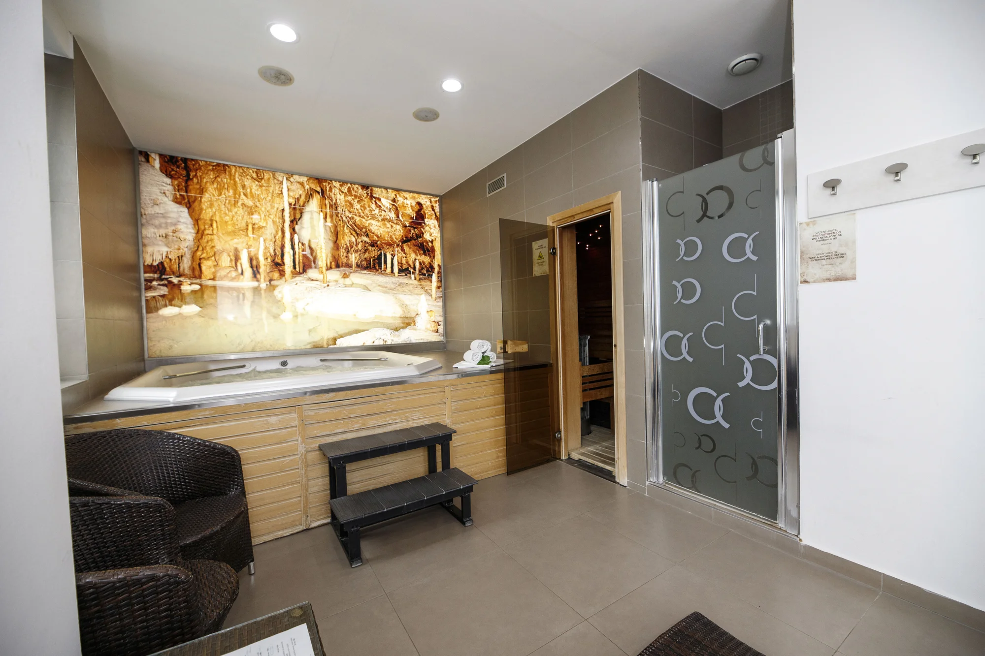 Relax ve dvou i v partě: 60 nebo 90 min. v privátním wellness i s tříchodovým menu
