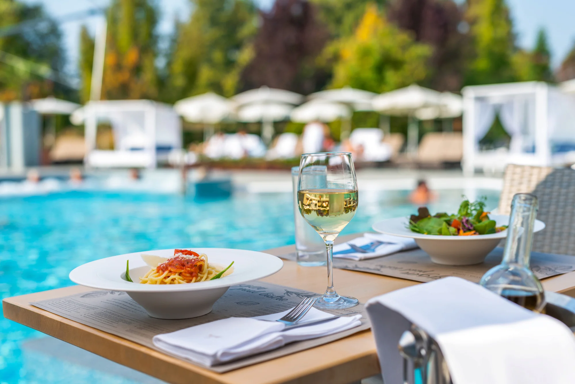 5* luxus v Sárváru: neomezený wellness a 22 bazénů, pokoj s terasou a božská gastronomie