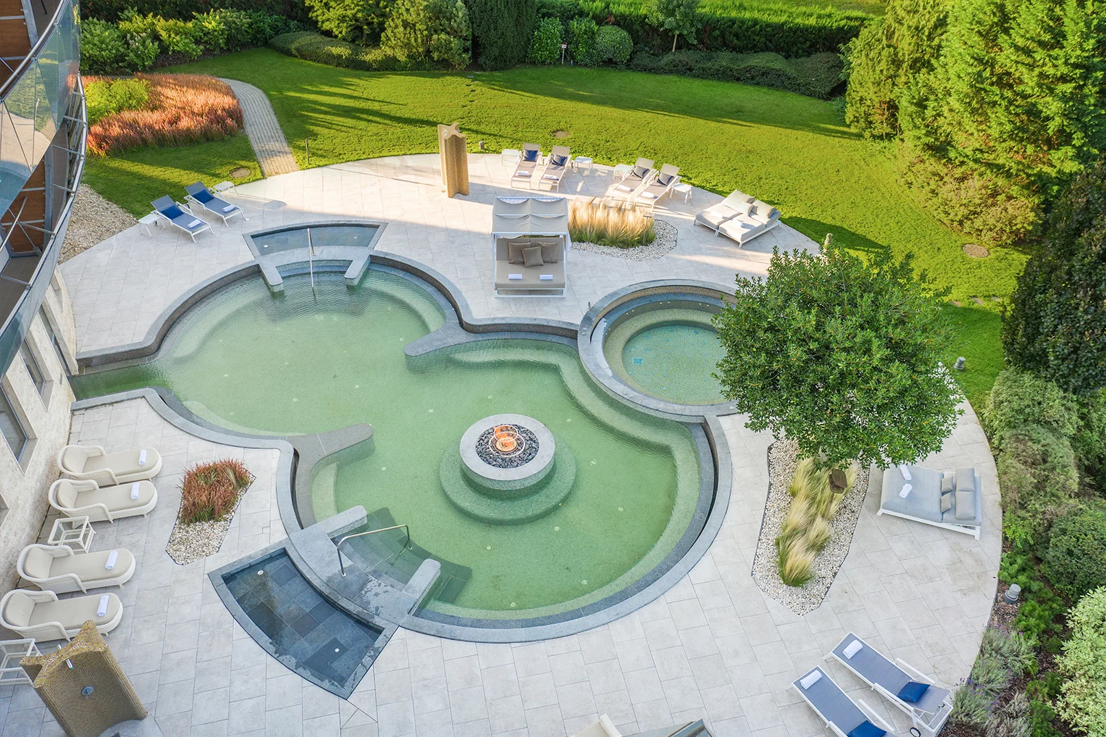 5* luxus v Sárváru: neomezený wellness a 22 bazénů, pokoj s terasou a božská gastronomie