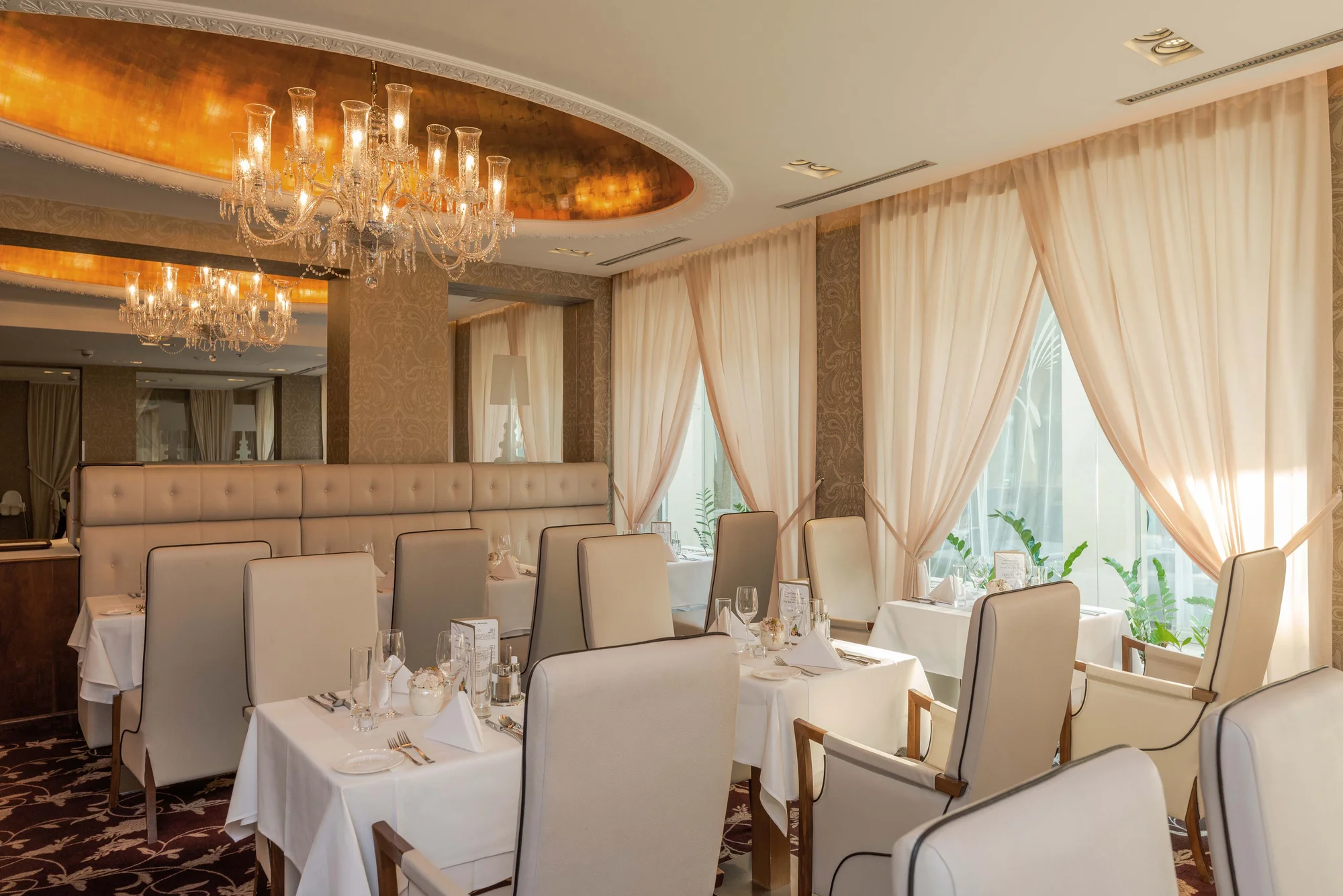 5* luxus v Sárváru: neomezený wellness a 22 bazénů, pokoj s terasou a božská gastronomie