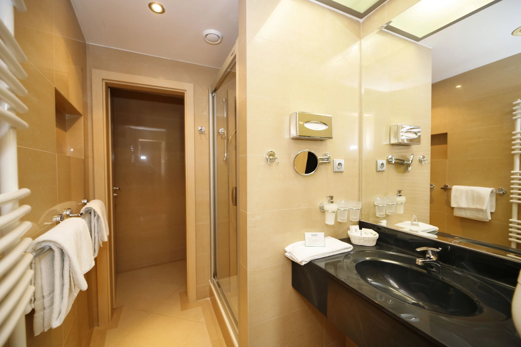 4* hotel s polopenzí, snídaní či all inclusive a neomezeným wellness, v létě i bazén