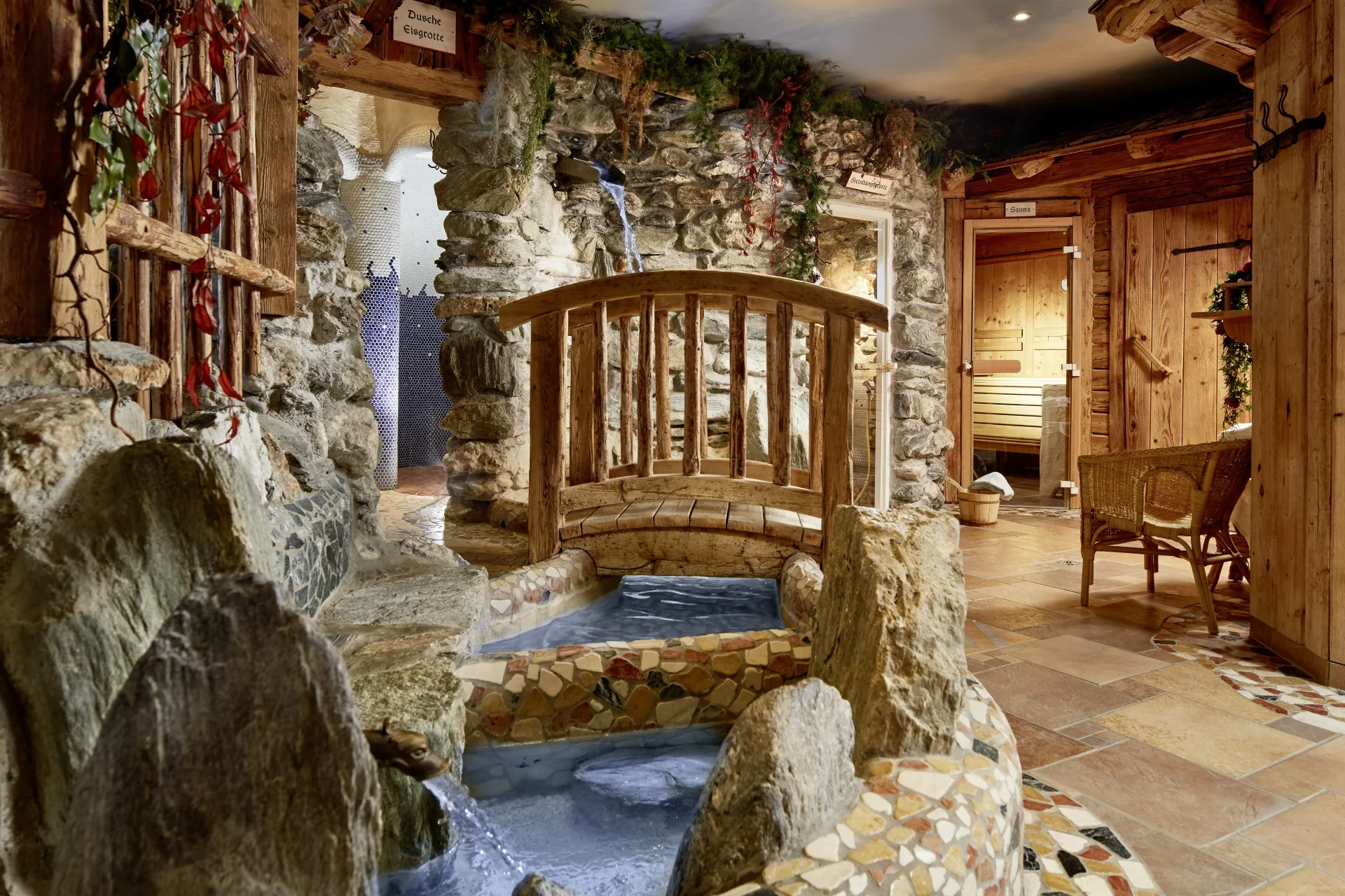 Údolí Gastein: hotel v 1000 m n. m., bohatě vybavený wellness, polopenze a půjčení kol